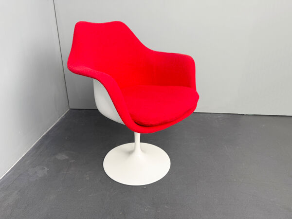 Chaise Tulipe – fauteuil pivotant rouge, par Eero Saarinen pour Knoll International, Italie, années 1960.