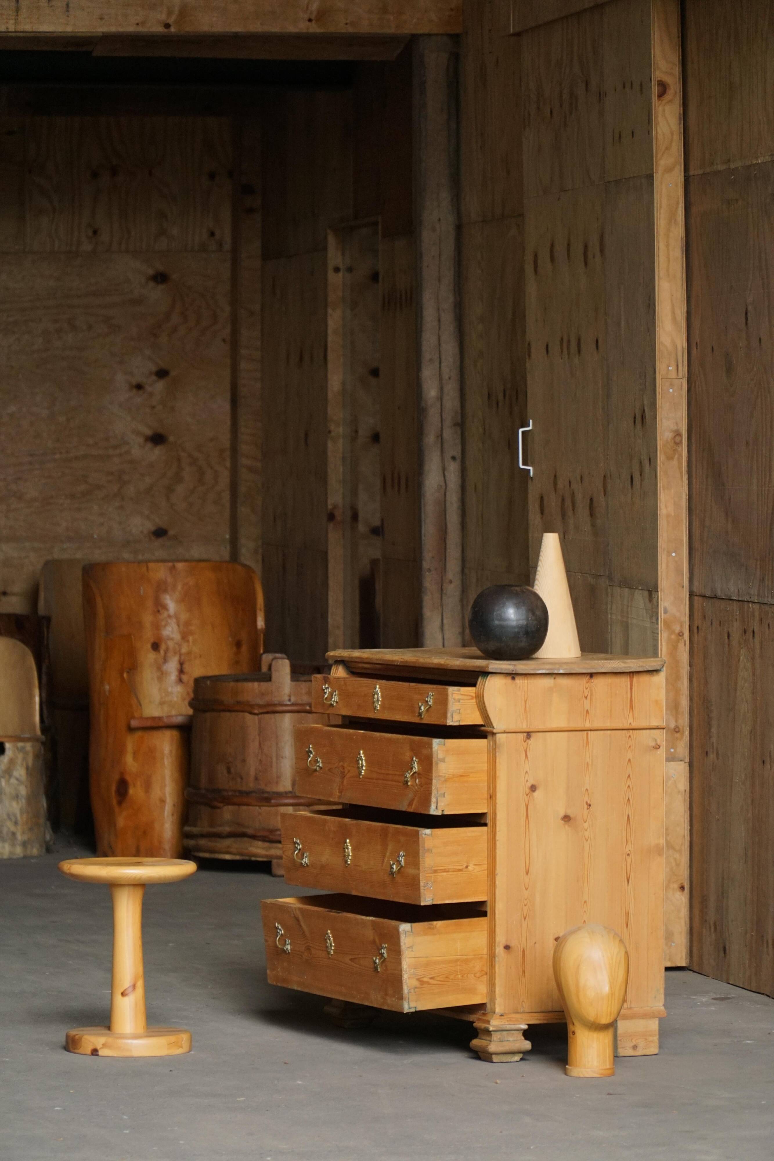 Ancienne commode danoise en pin, début du 20e siècle