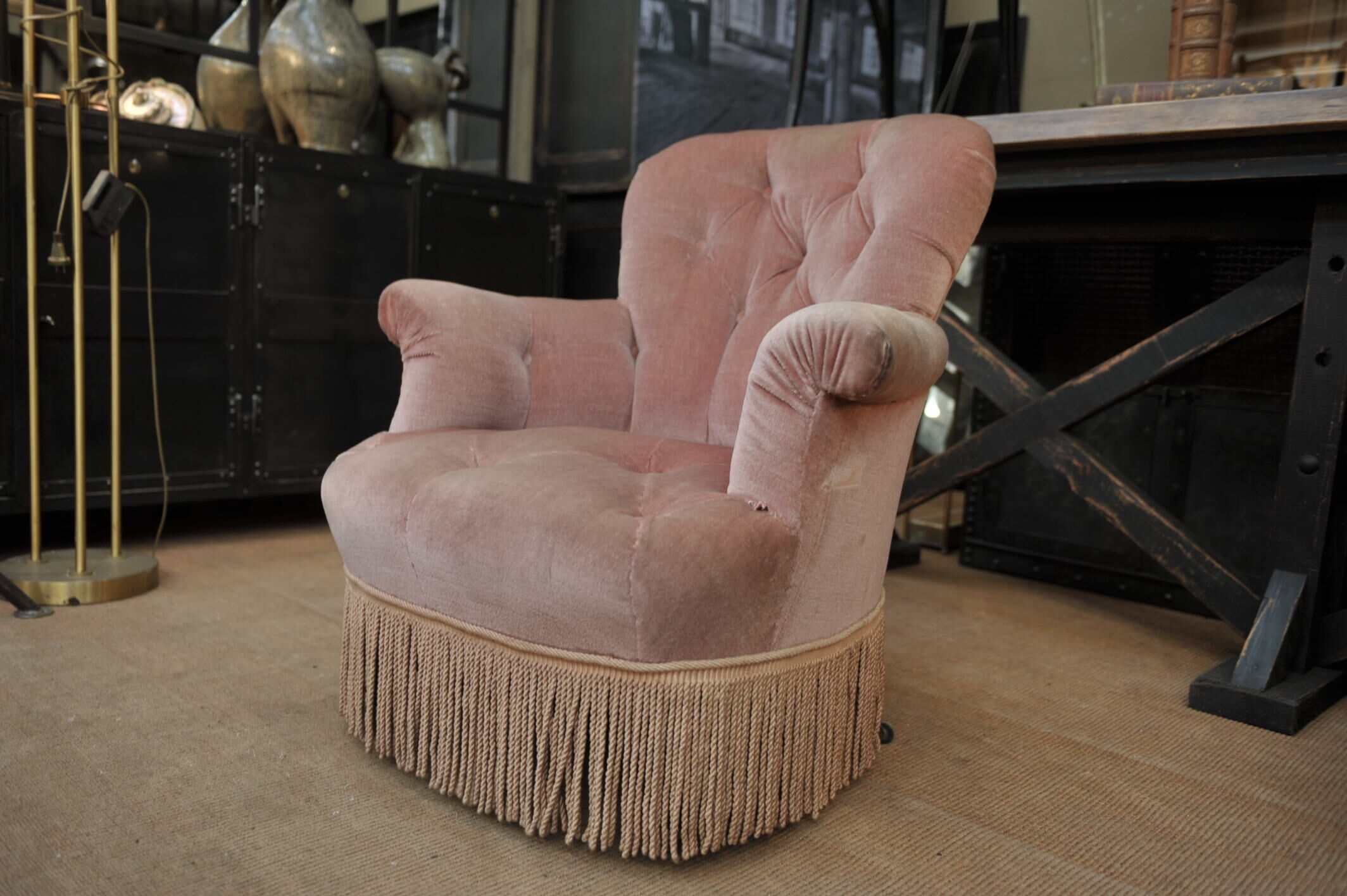 Former Napoleon lll toad chair in pink fabric on wheels