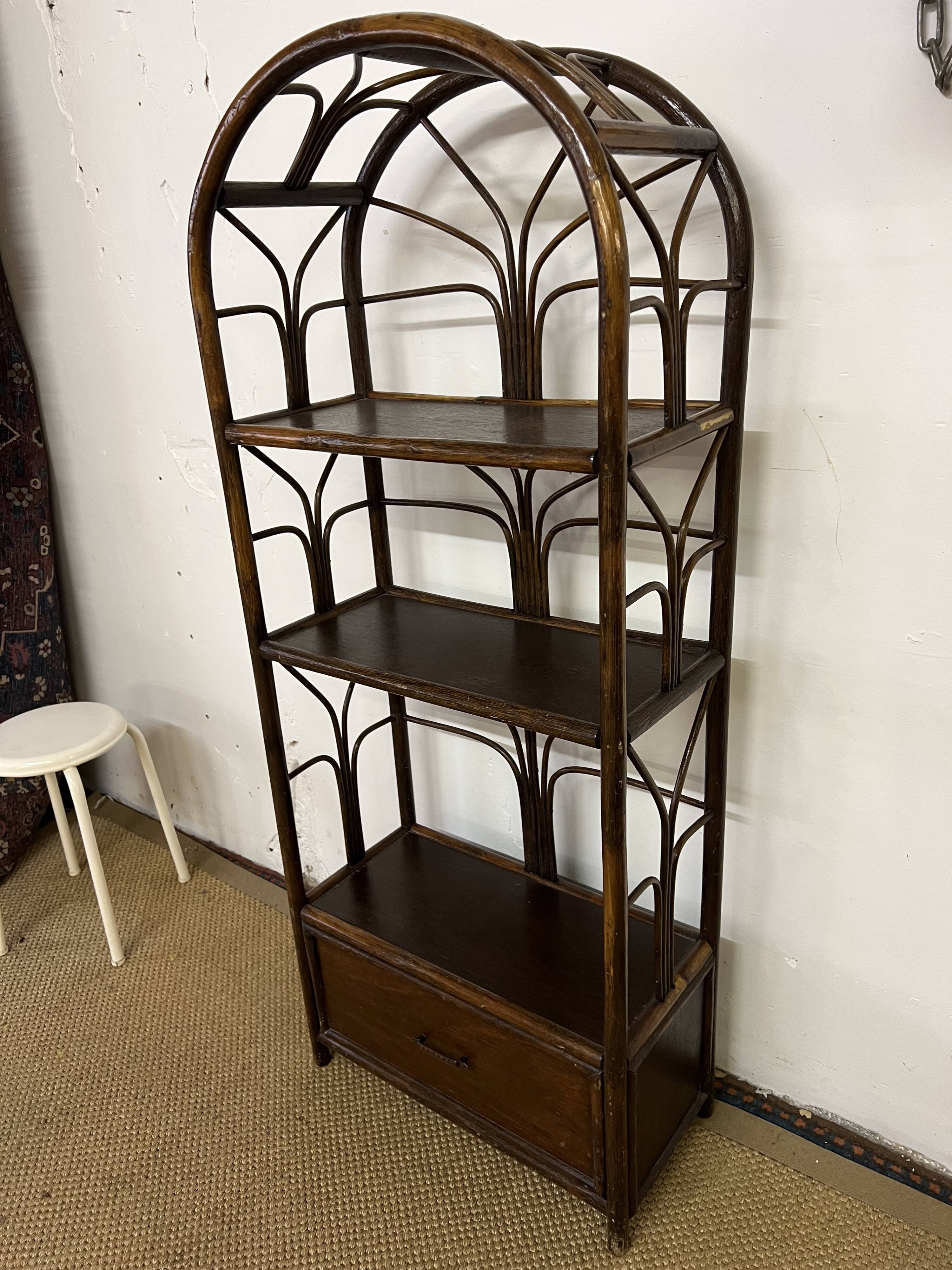 Etagère bibliothèque vintage en rotin et bambou