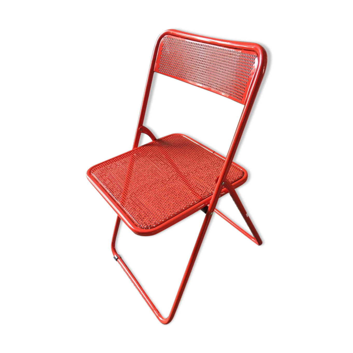Chaise pliante vintage métal rouge métal perforé  Selency