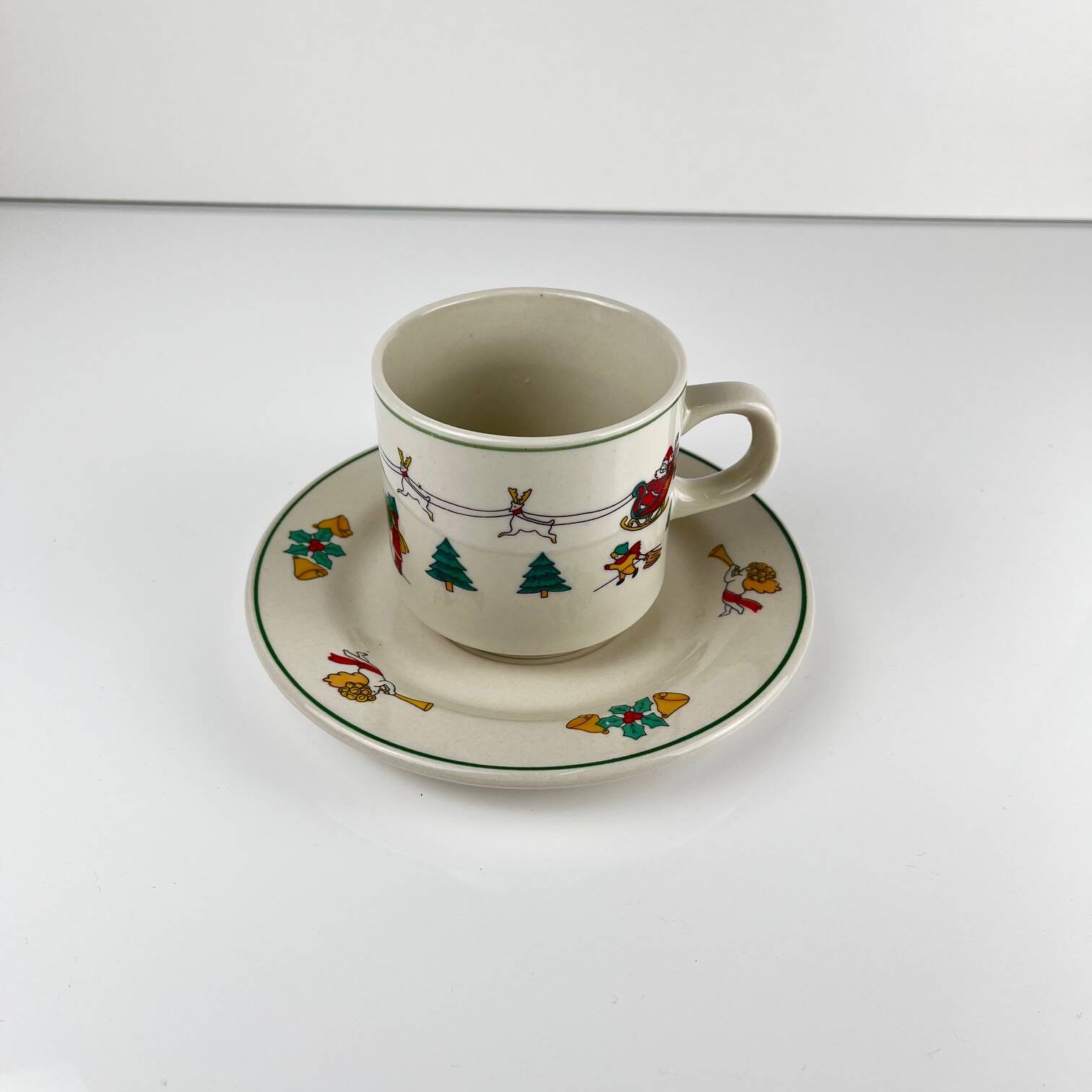 Set of 6 Christmas coffee/tea cups, 1980