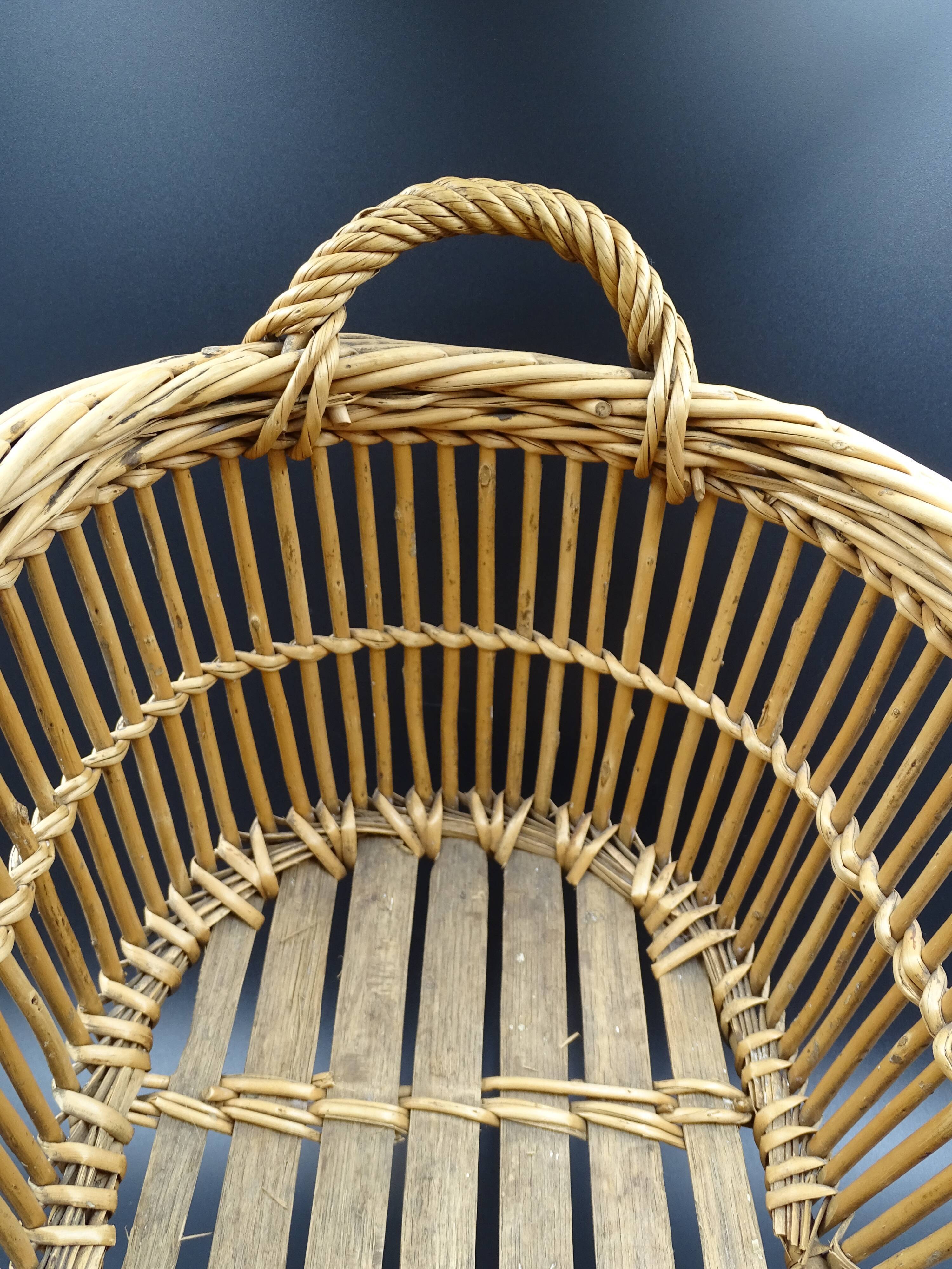 Basket or old wicker laundry basket