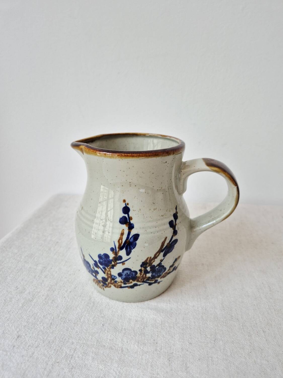 Petit pichet vintage en grès decor floral bleu de cobalt