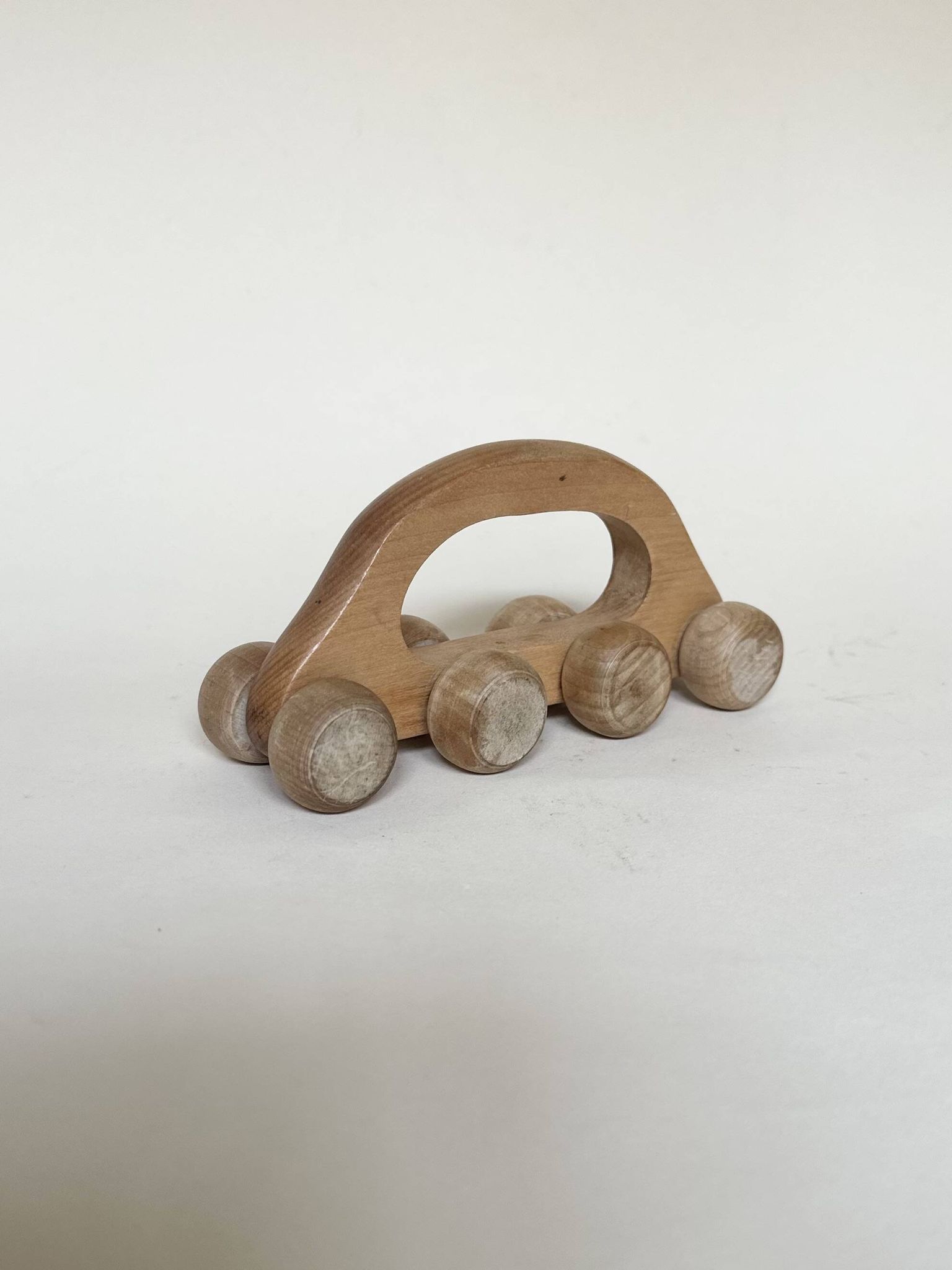 Voiture en bois à 8 roues