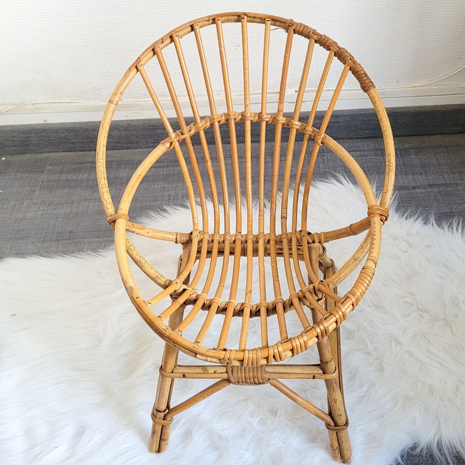 Fauteuil corbeille enfant en rotin vintage