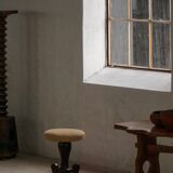 Adjustable Victorian-style piano stool with a jute fabric seat, early 20th century.