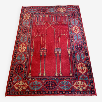 Arches and columns prayer rug