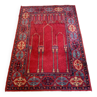 Arches and columns prayer rug