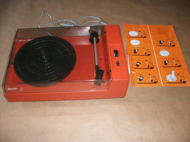 Vintage vinyl turntable Record player D5120 PHILIPS