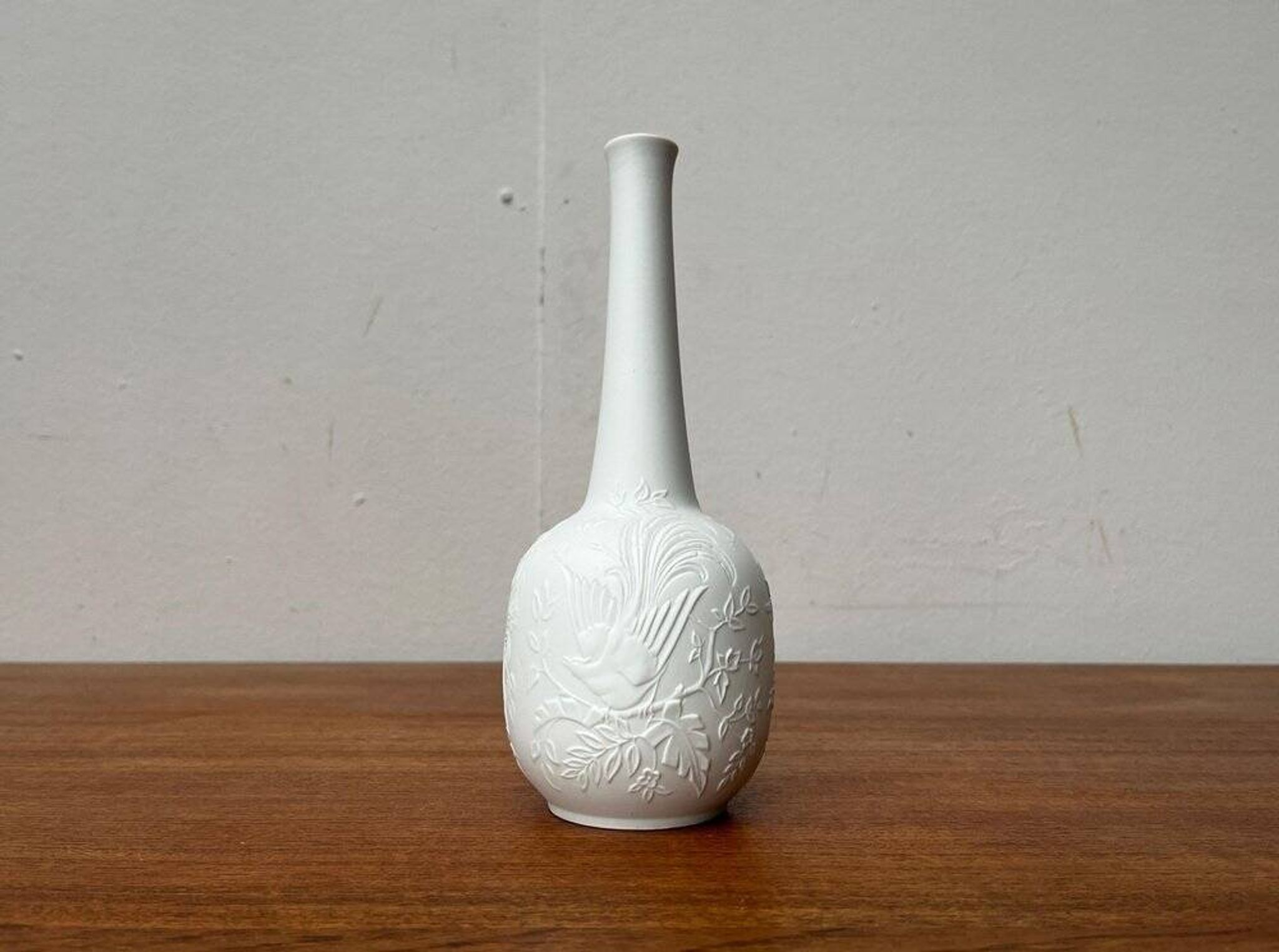 German white porcelain vase from the mid-century with bird motif by Kaiser, 1960s.