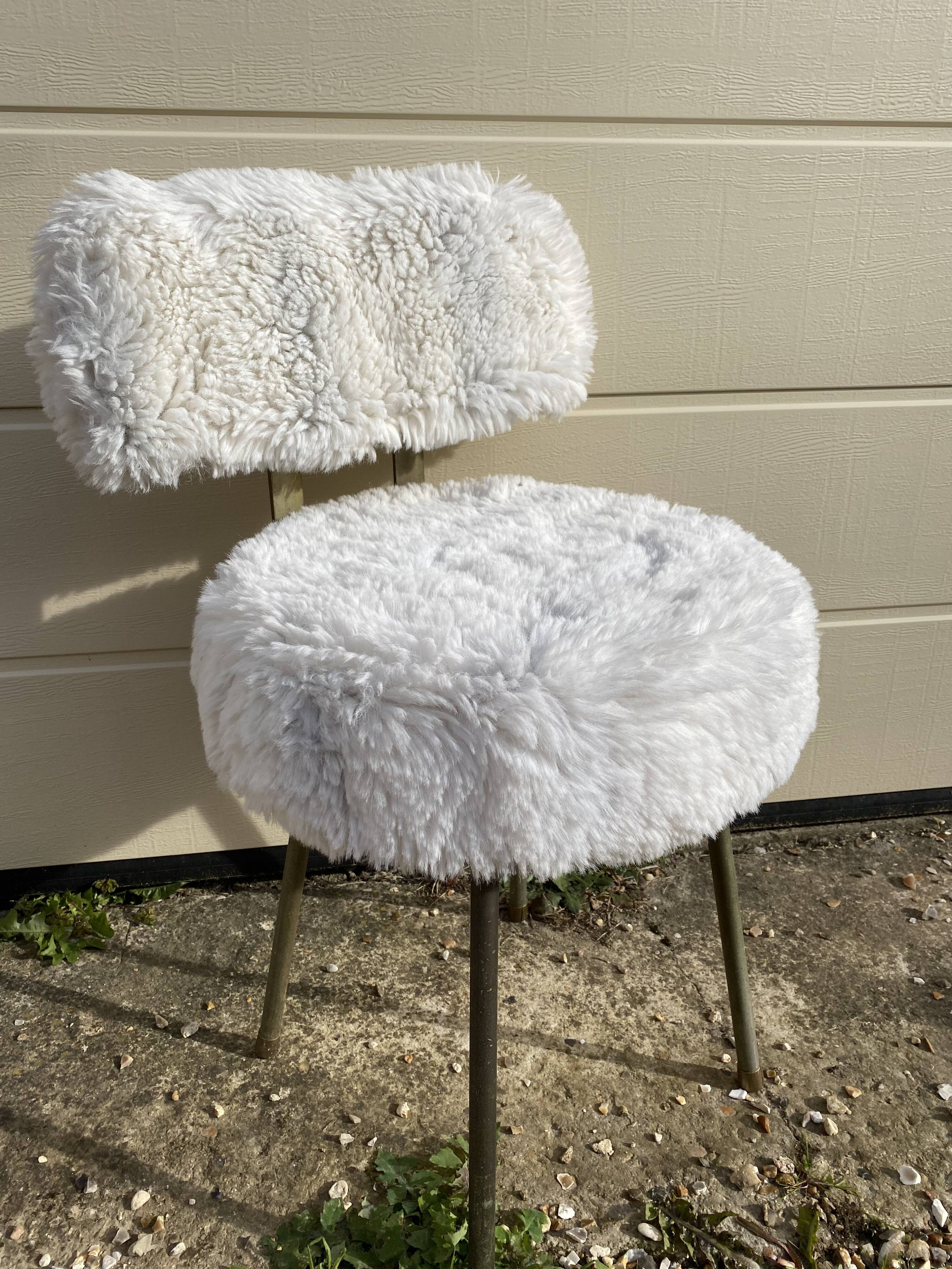 Vintage moumoute chair