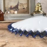Serrated opaline suspension
