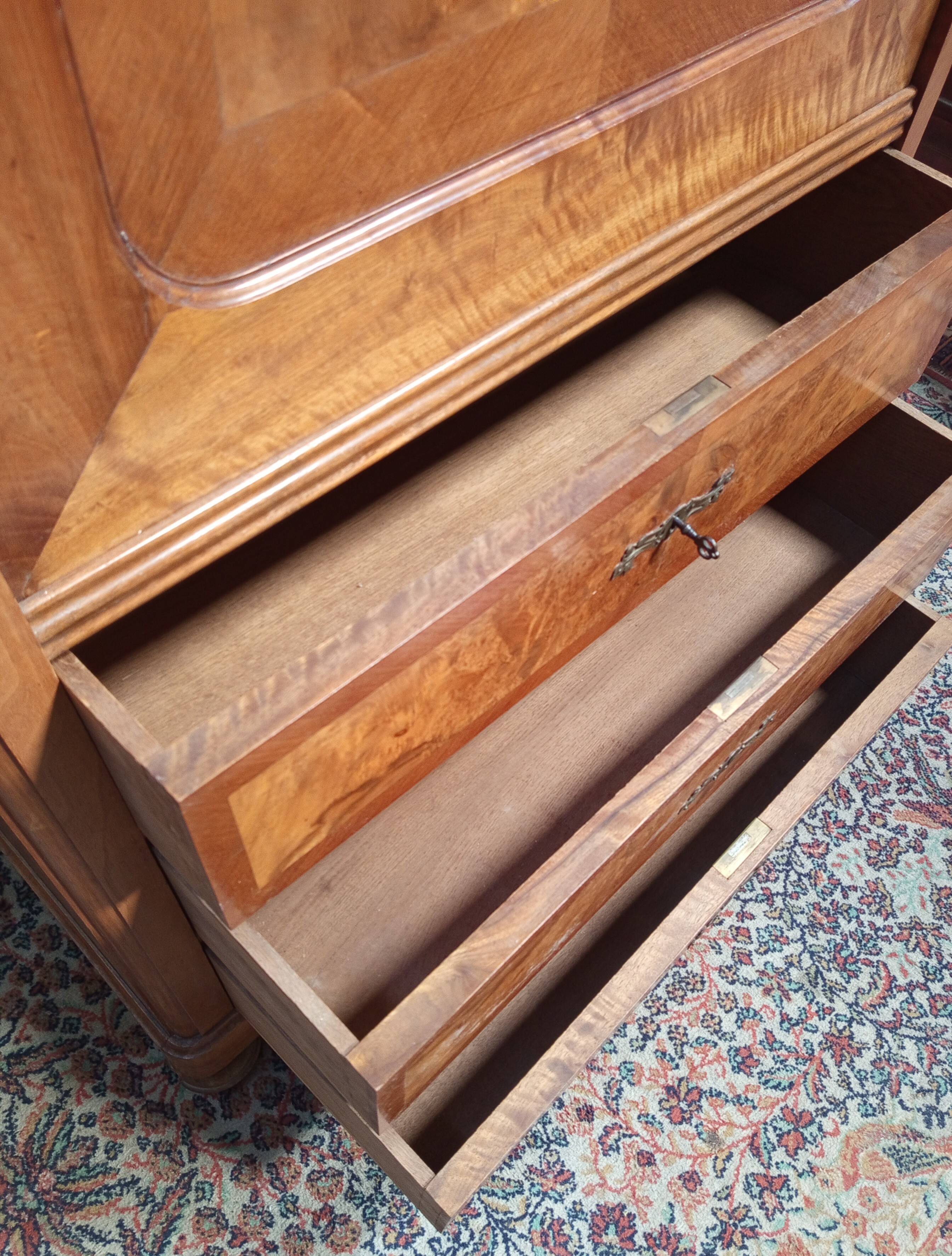 Secrétaire époque Art Nouveau en ronce de noyer