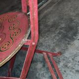 Table et chaises en tôle