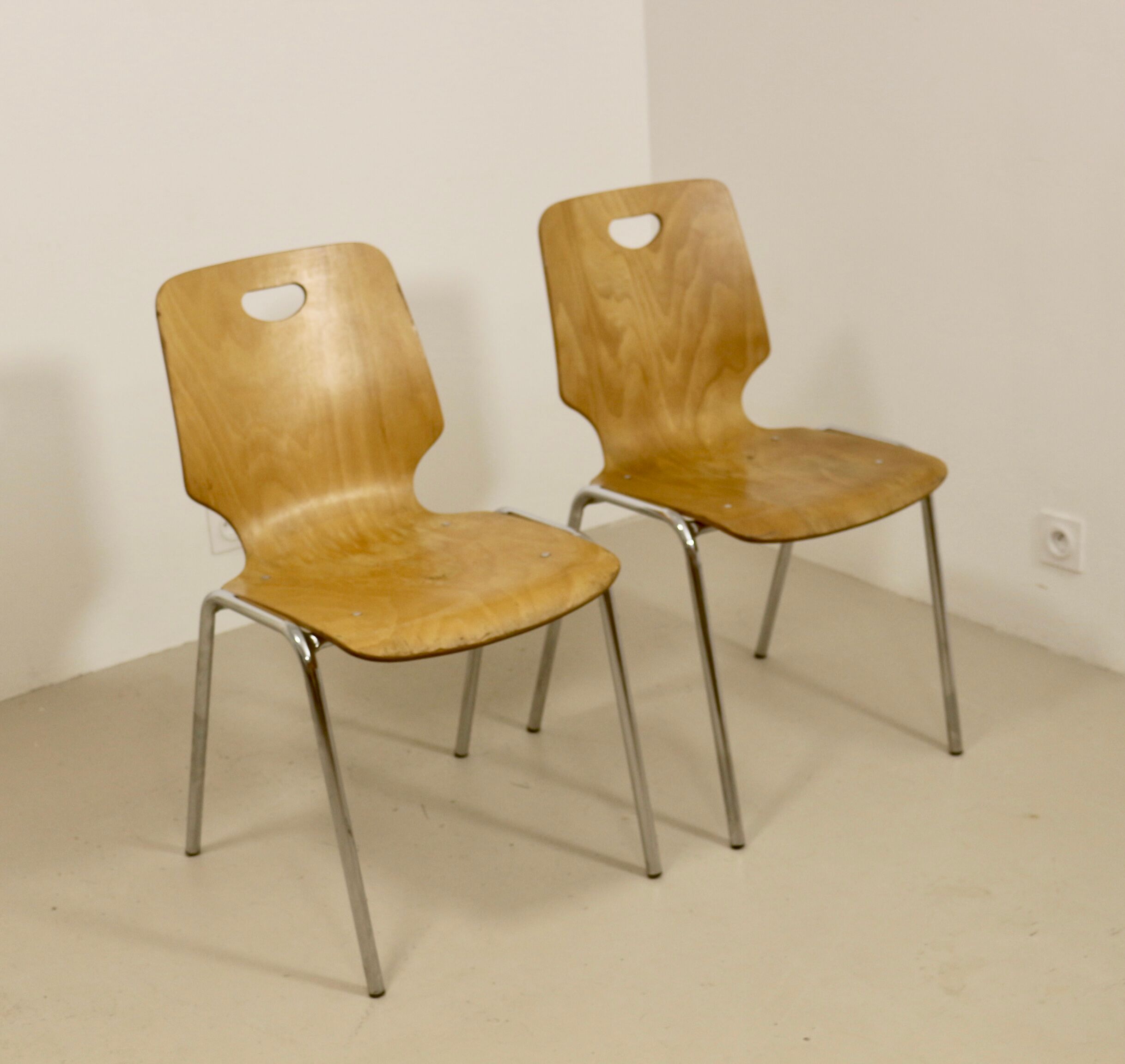 Pair of stackable chairs in Plywood plywood. Ref Leo.