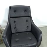 Fauteuil pivotant en similicuir noir provenant de Suède