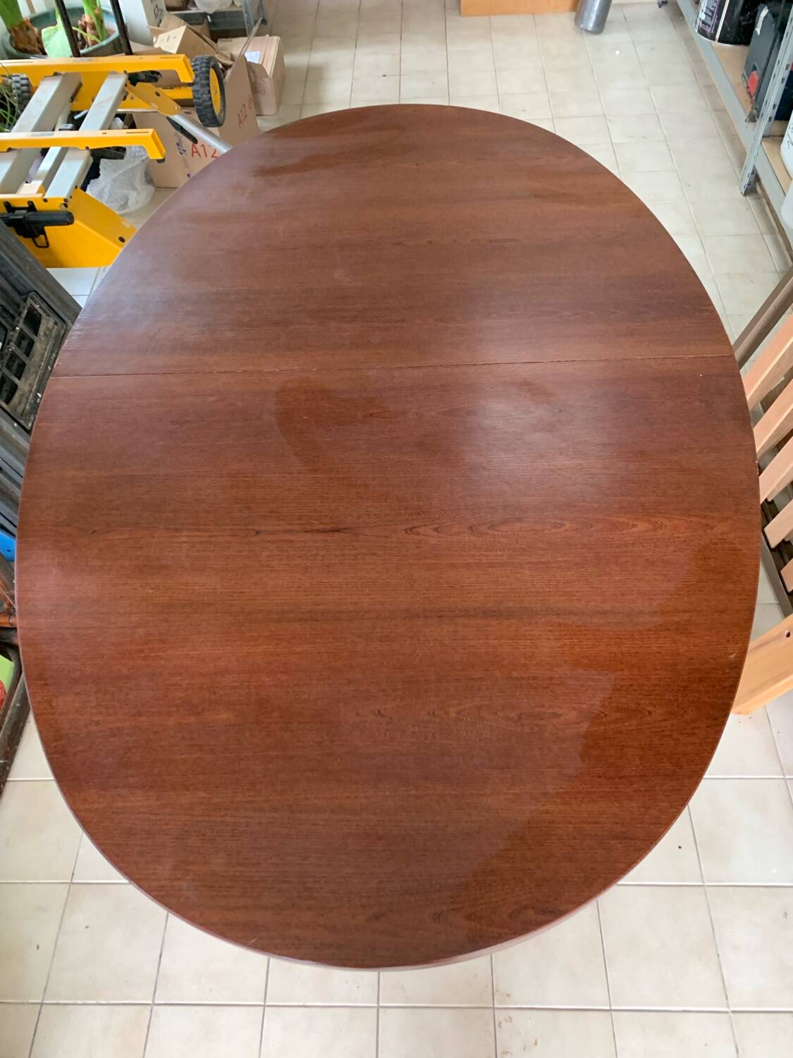 Baumann oval table with extensions