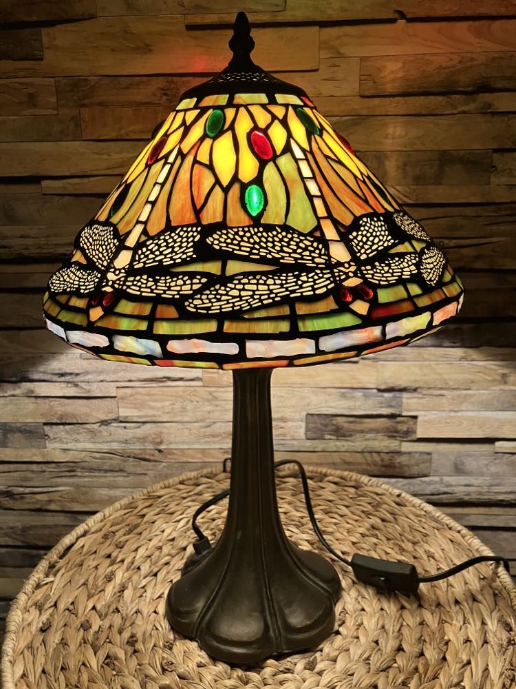 Floor lamp style tiffany dragonfly décor