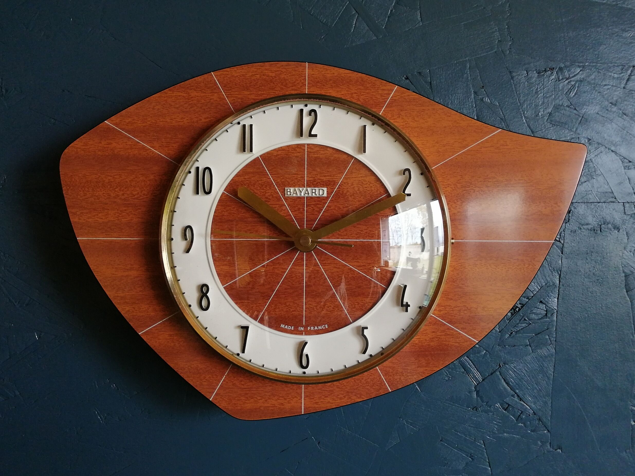 Formica vintage asymmetrical silent wall clock "bayard mahogany"