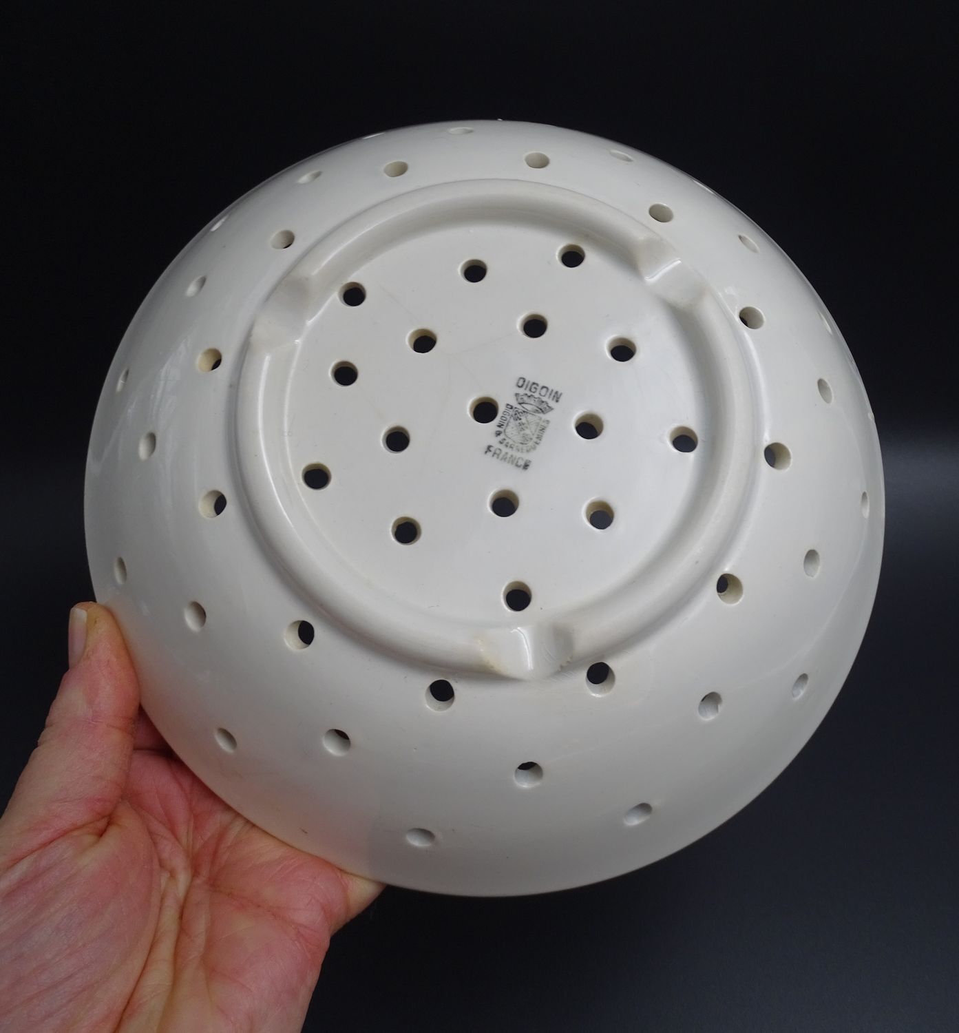 Digoin white earthenware strawberry drain plate - circa 1950 - Vintage