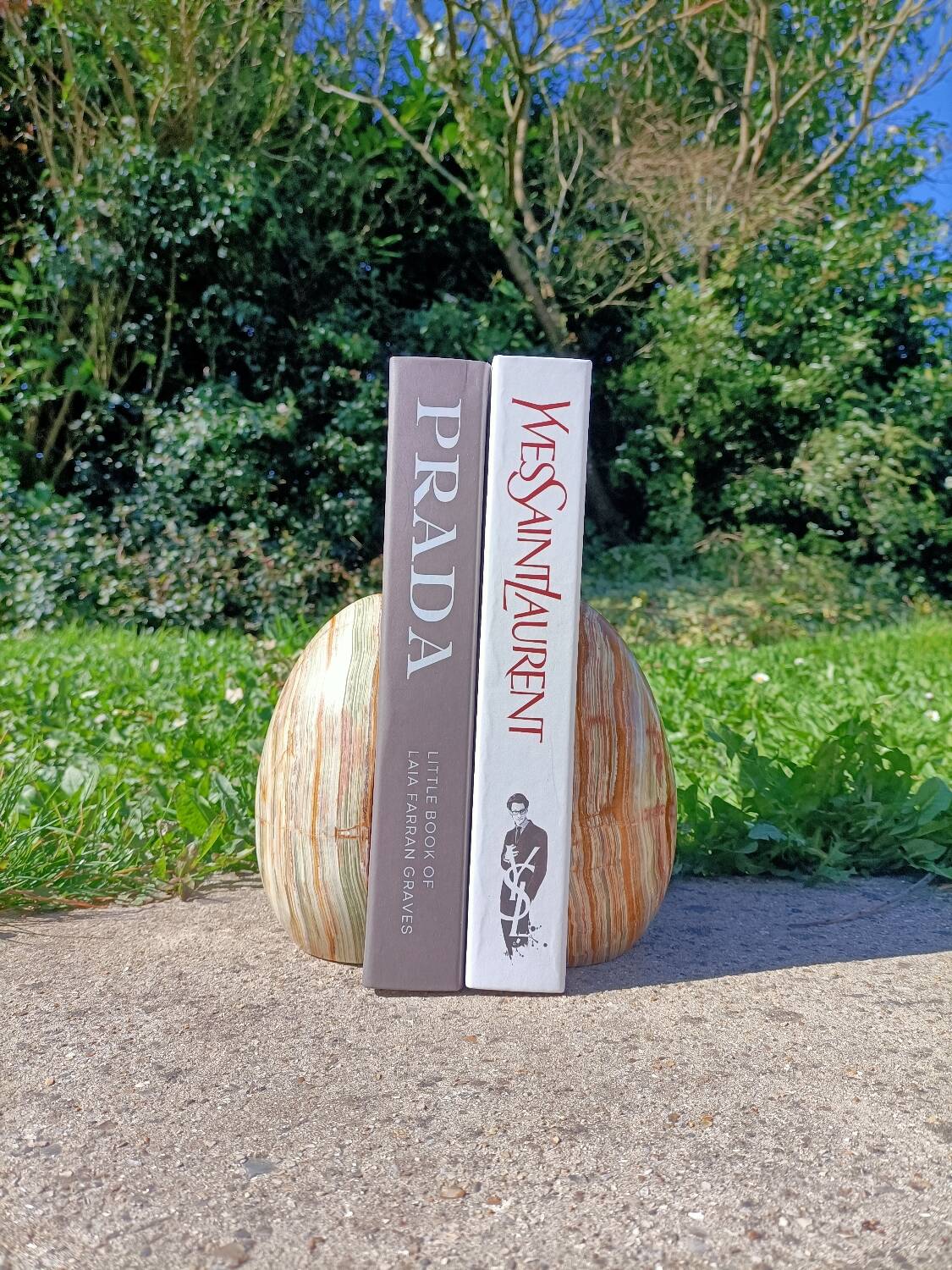 Retro marbled egg bookends 💐