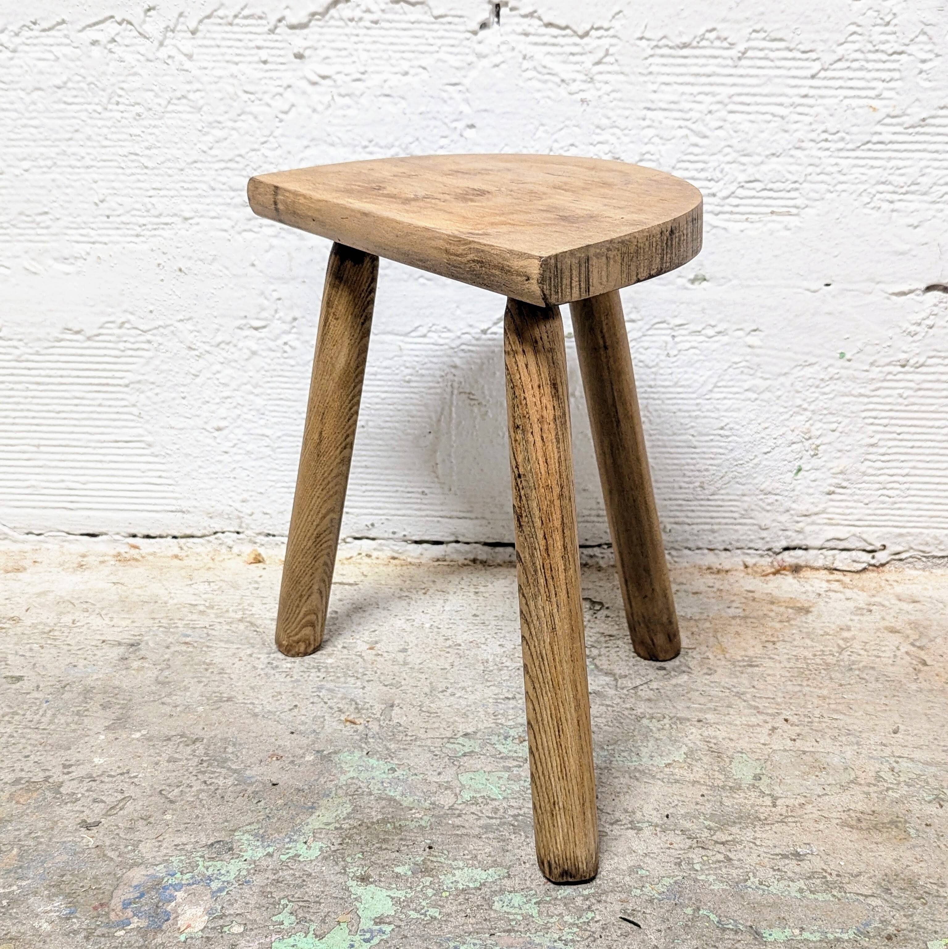 Tripod cowherd stool