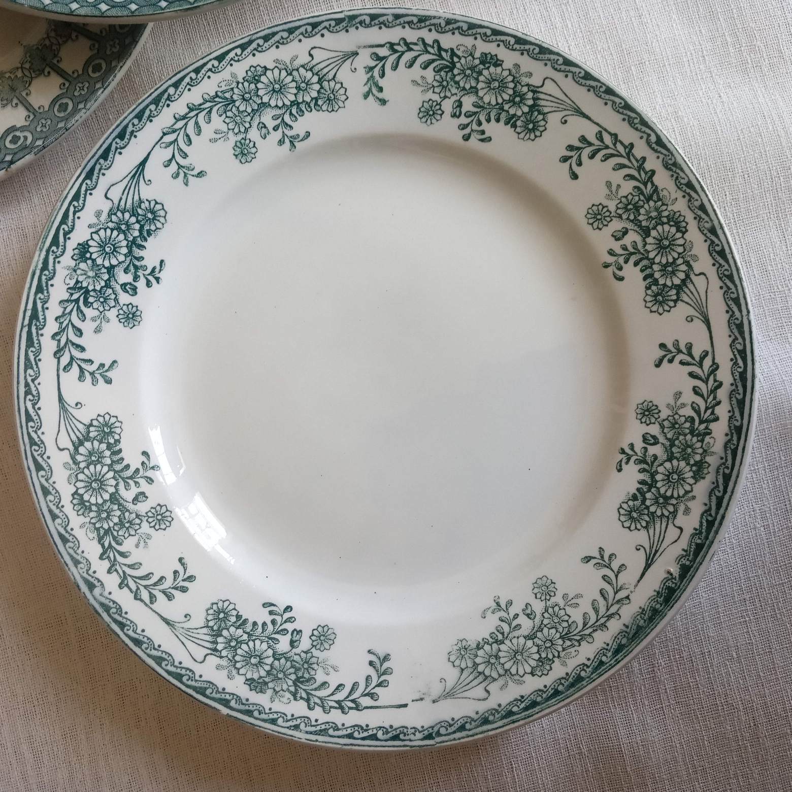 6 old dessert plates, iron earth, green décor