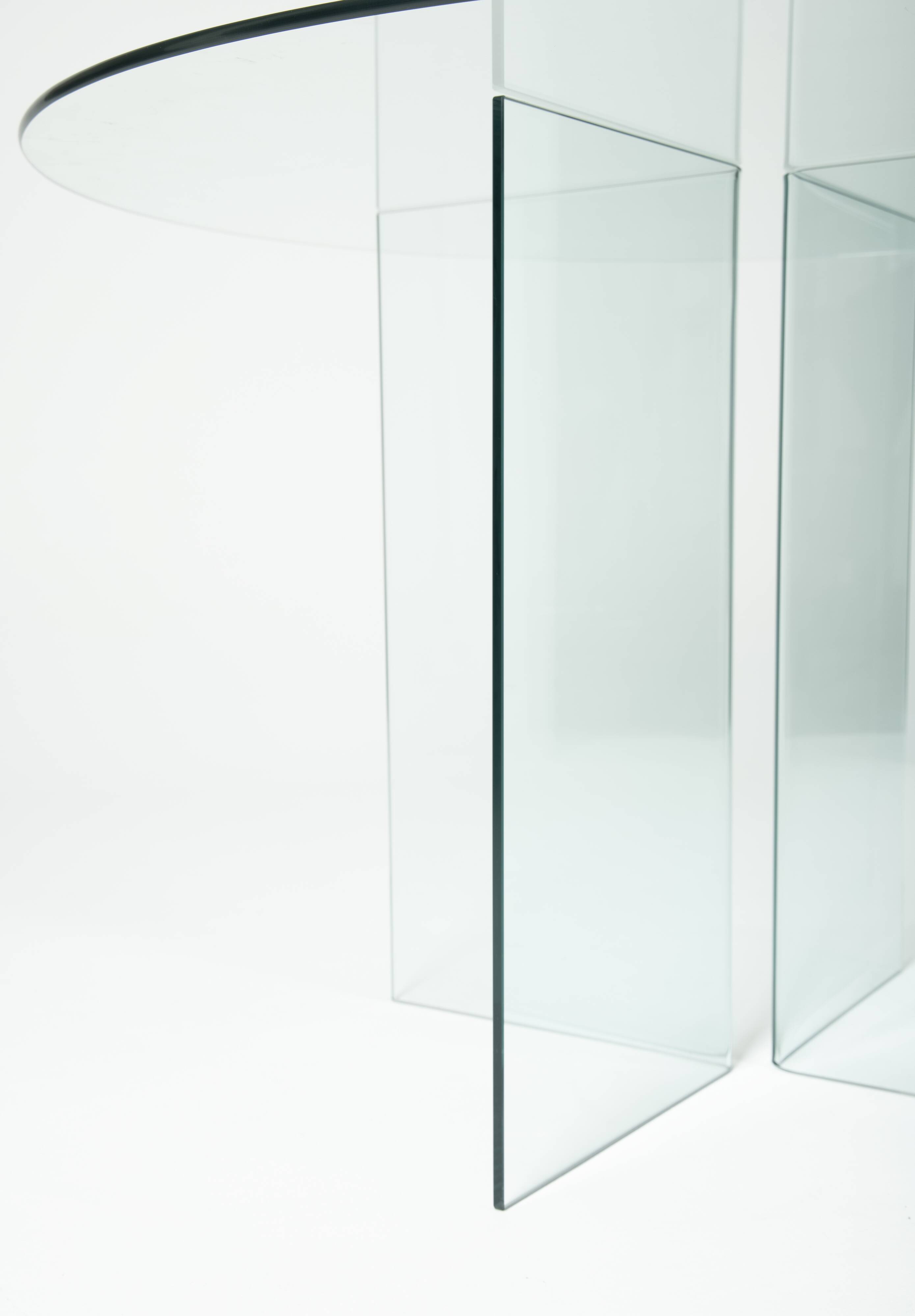 Round glass dining table, 1980s