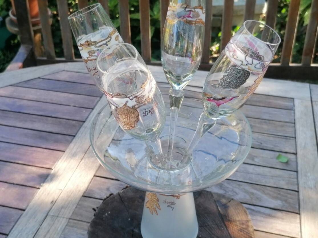 Set of 4 painted blown glass champagne flutes. Signed Denis.