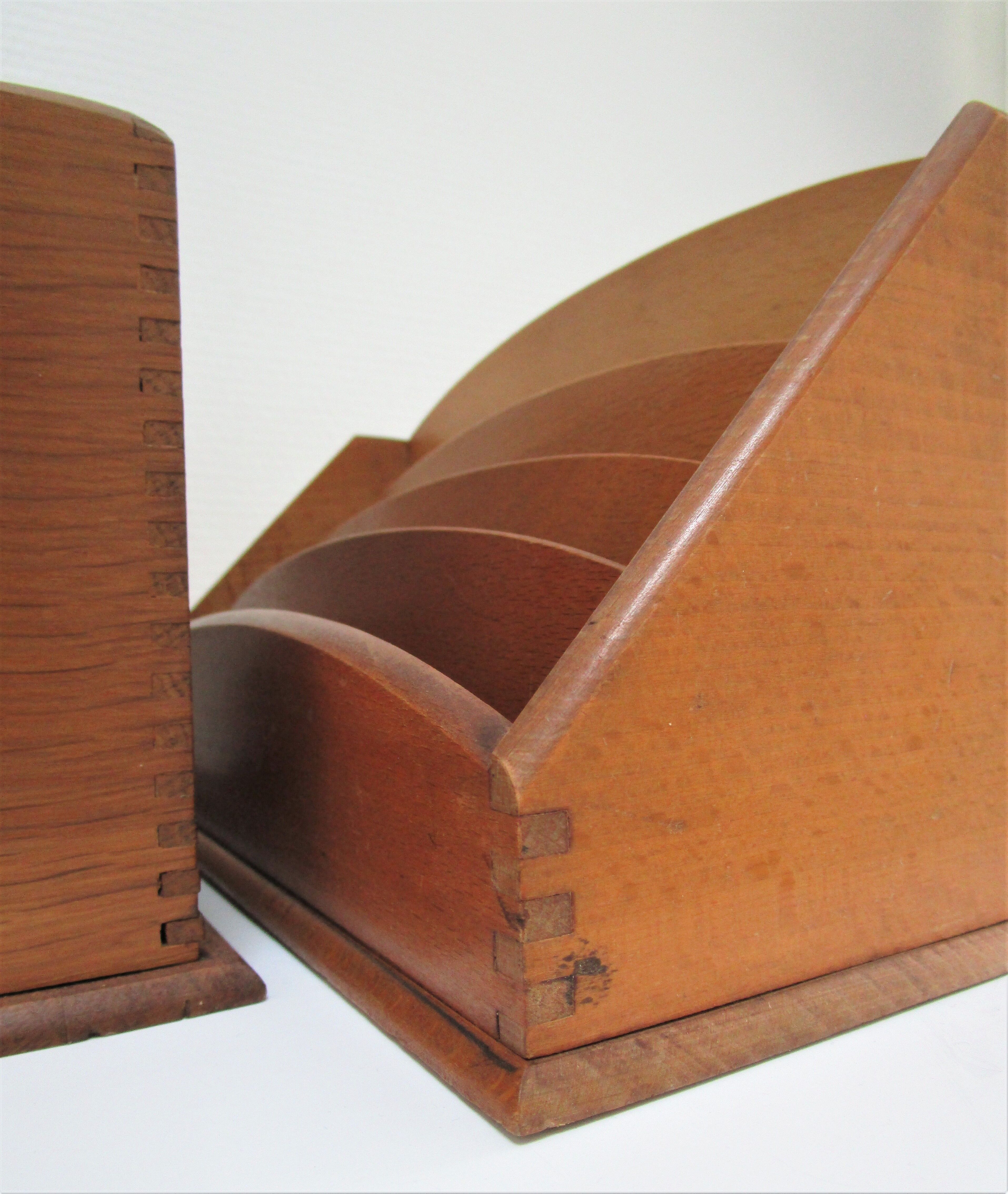 Deux range-courrier bois massif vintage