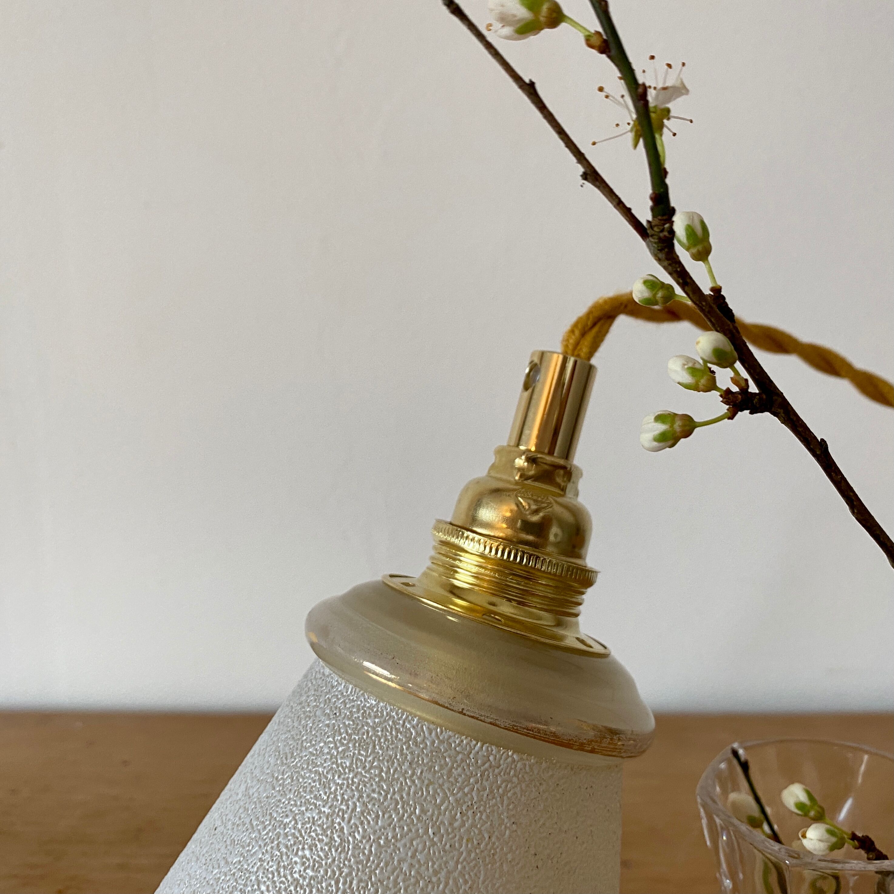 Baladeuse tulipe vintage en verre sablé blanc
