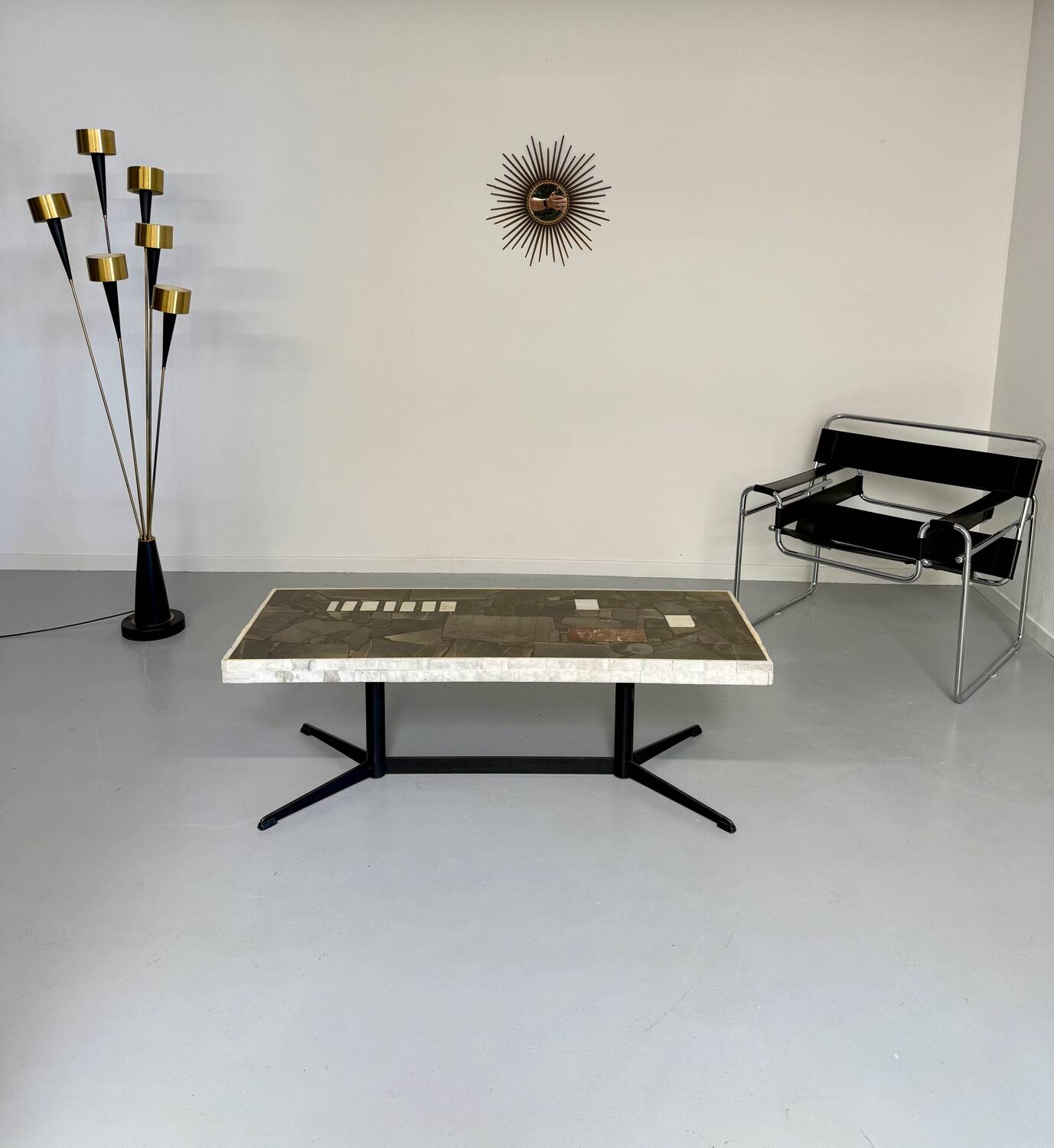 Ancienne table basse en pierre mosaïque design années 70 pied métal vintage