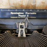 Typewriter remington portable model 5t