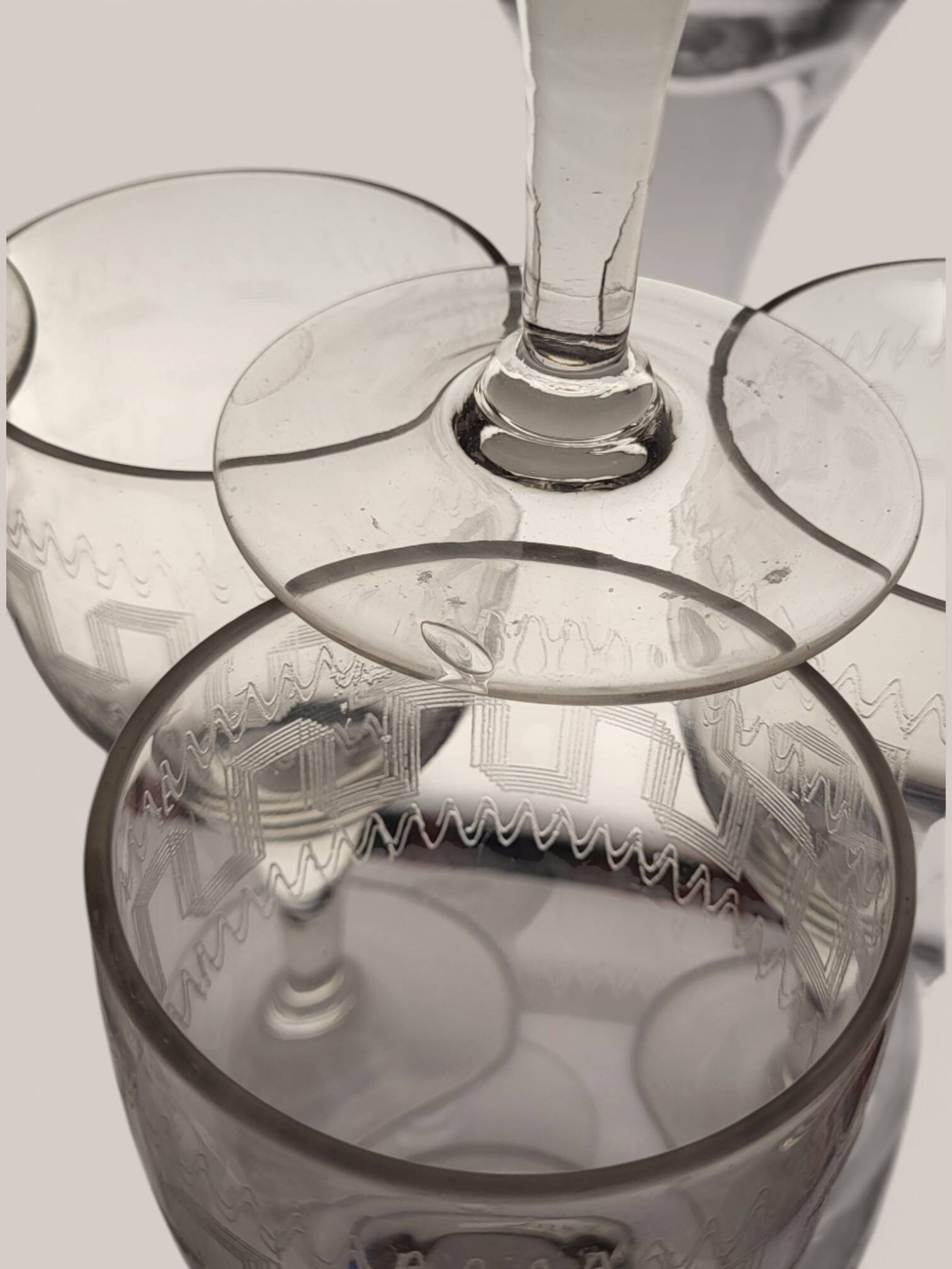 7 wine glasses with Greek decoration / glass. Height 16.5 cm. Diameter at the rim.