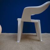 Chaise cossue en résine années 70