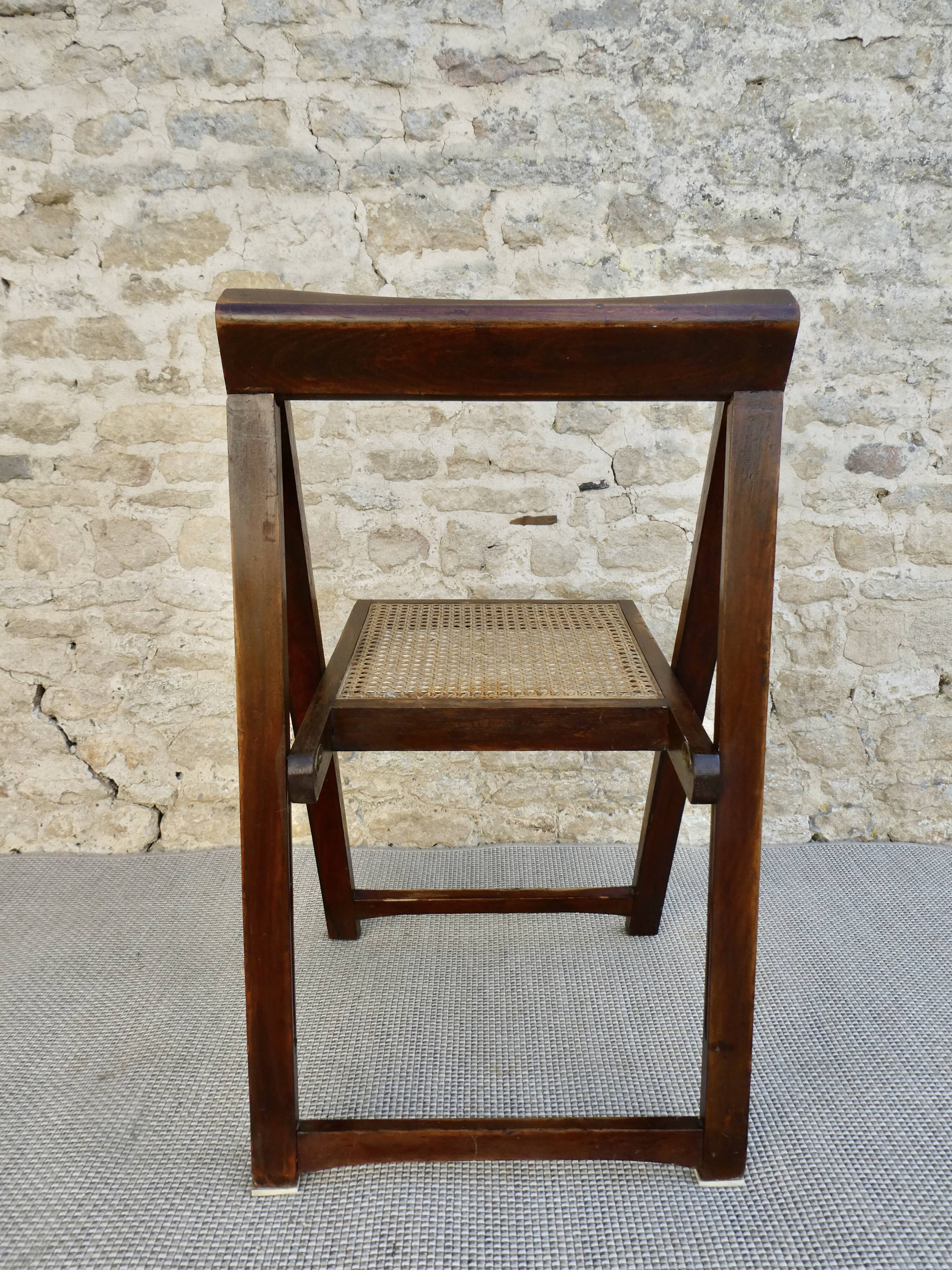 Folding chair canned