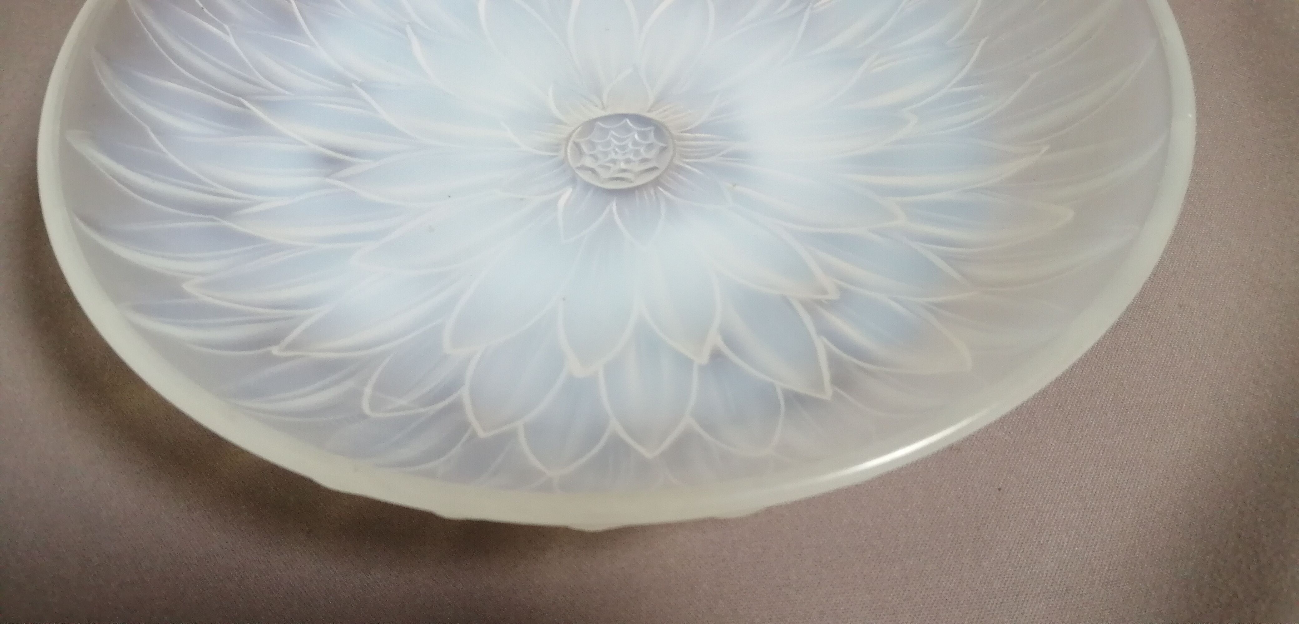 Coupe en verre opalescent  art déco etling france 145 vers 1930
