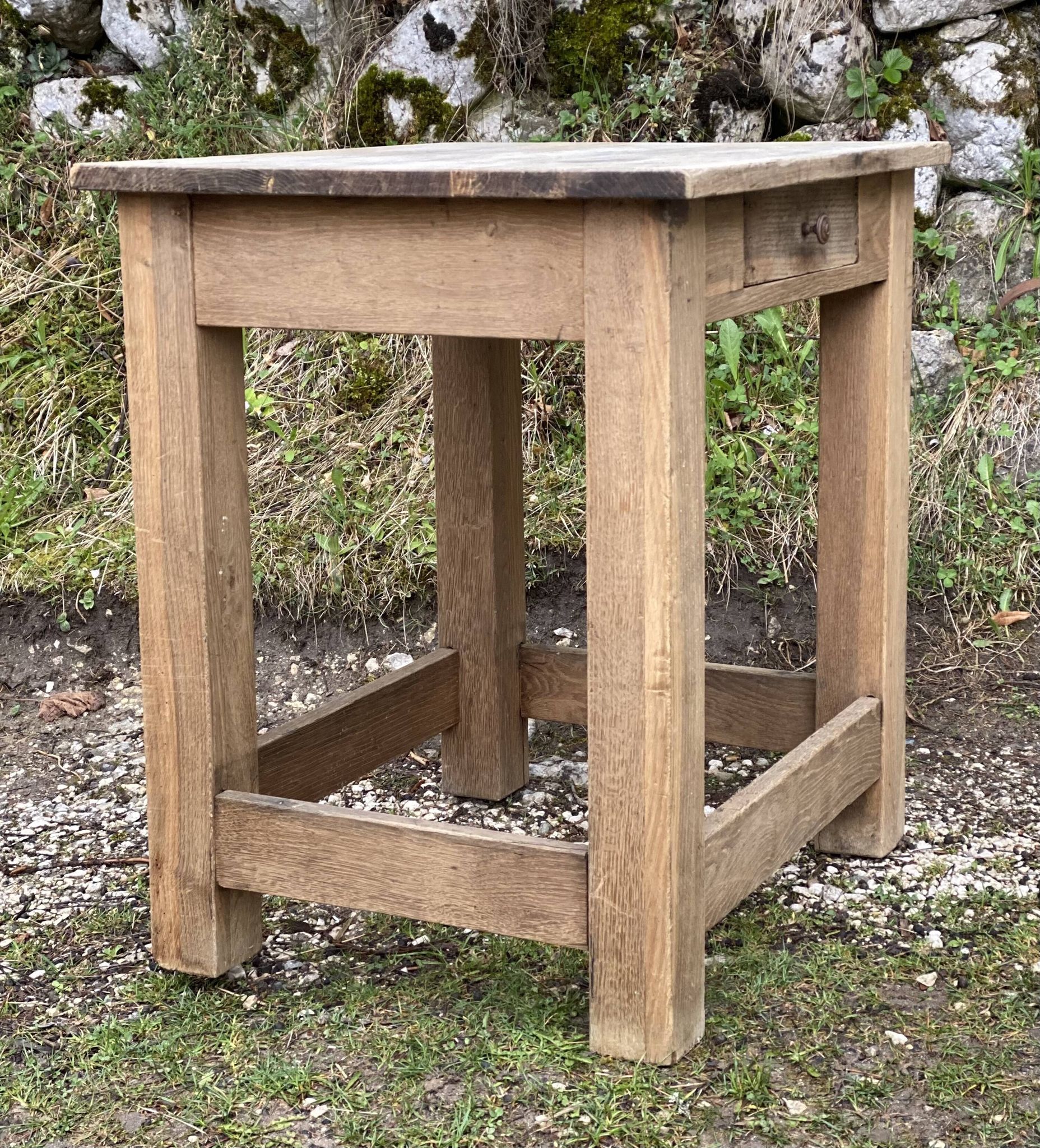 Table brutaliste à 1 tiroir chêne décapé