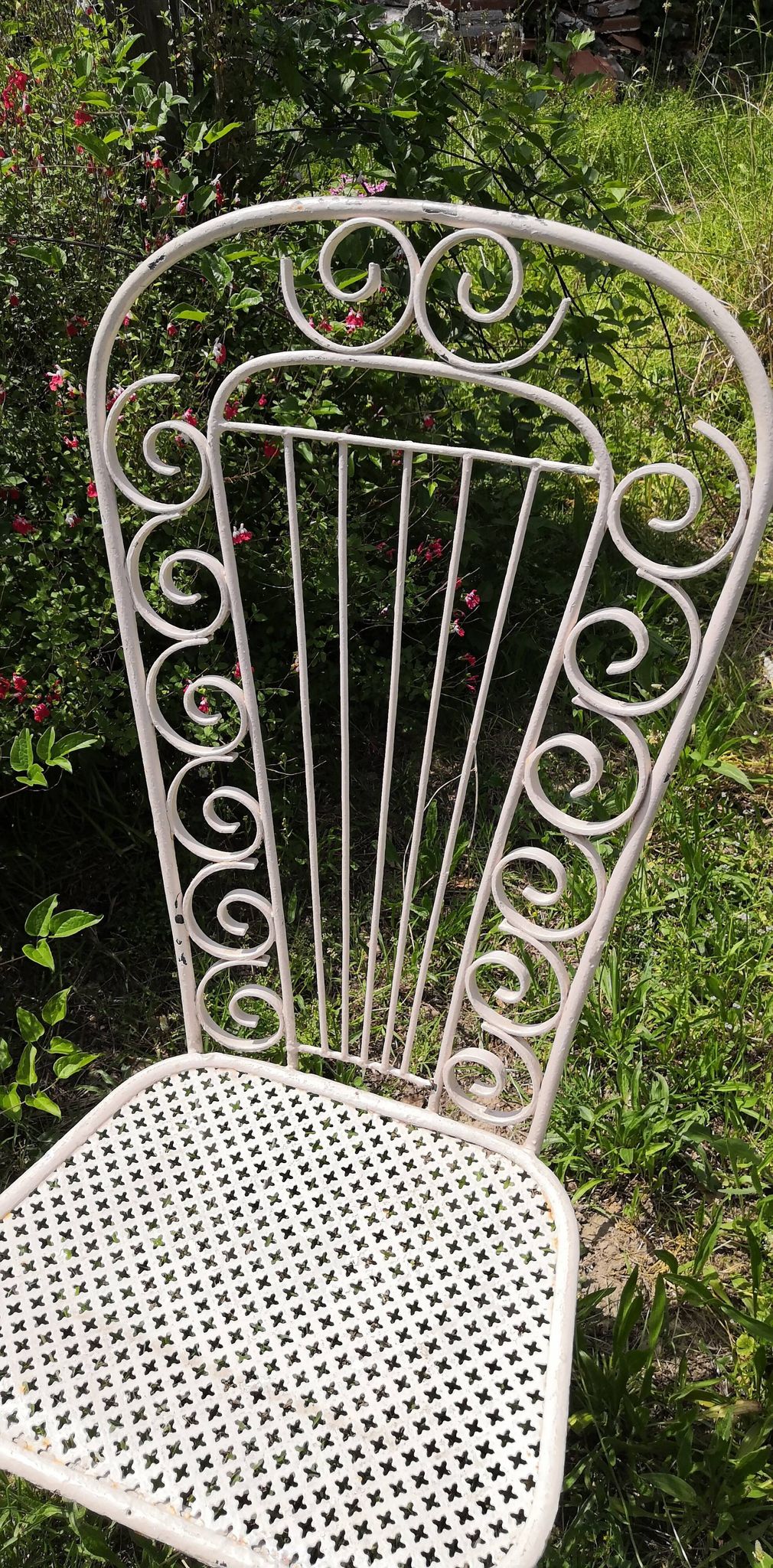 Chaises métal perforé trèfle dossier haut années 50 Set de 2