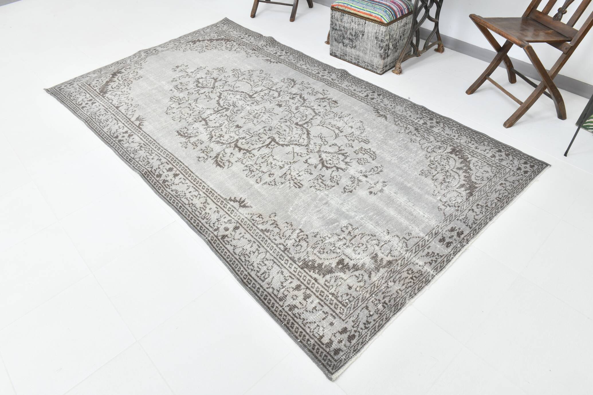 5x9 Shades Of Gray & Brown Classic Vintage Rug, 150x278Cm