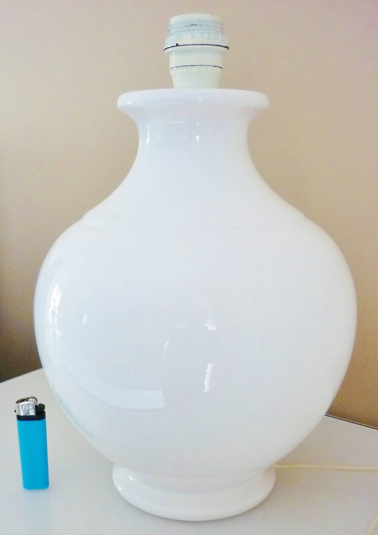 White glazed ceramic lamp, sleek design from the 60s/70s