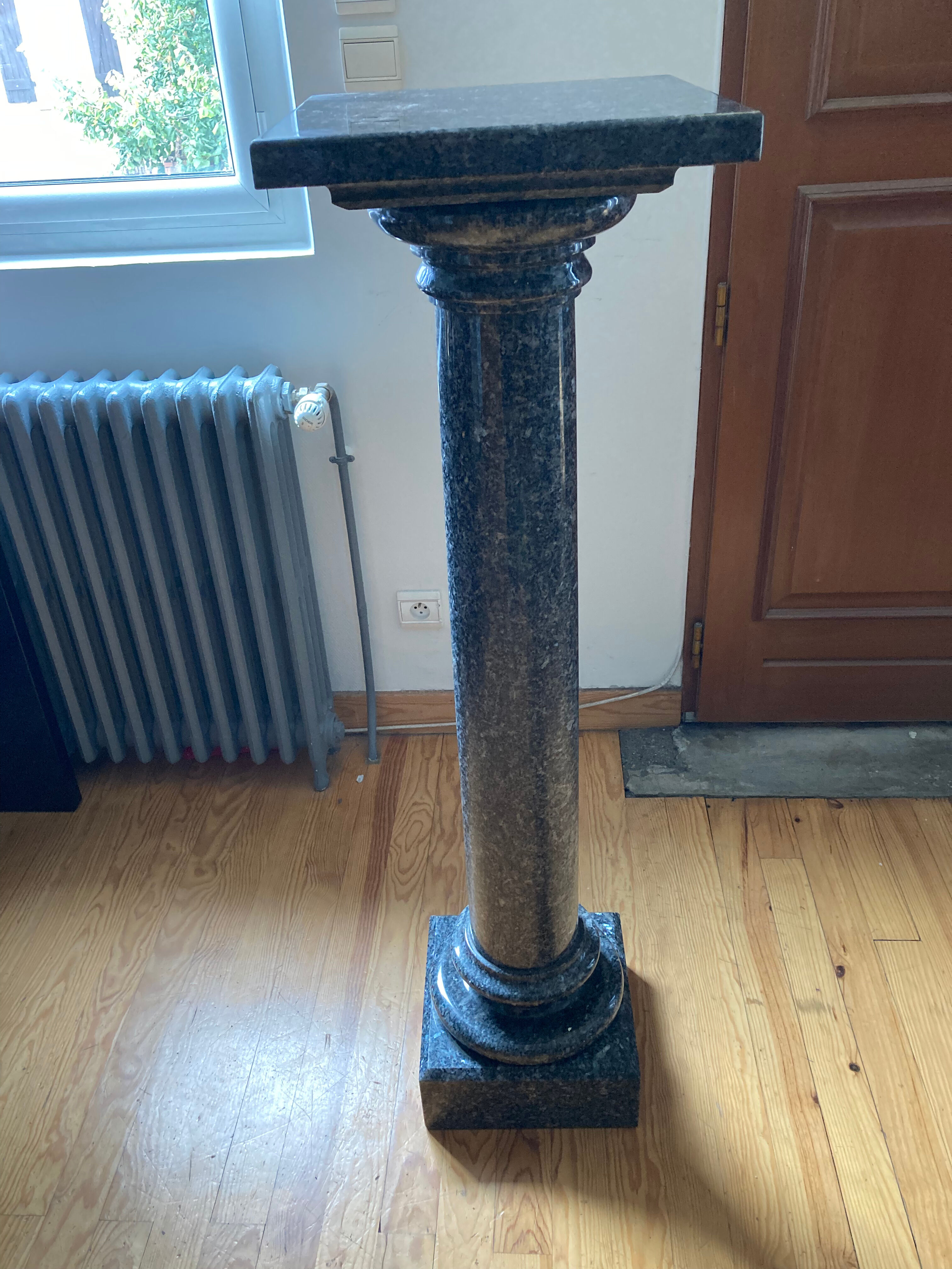 Granite column with pearly reflections