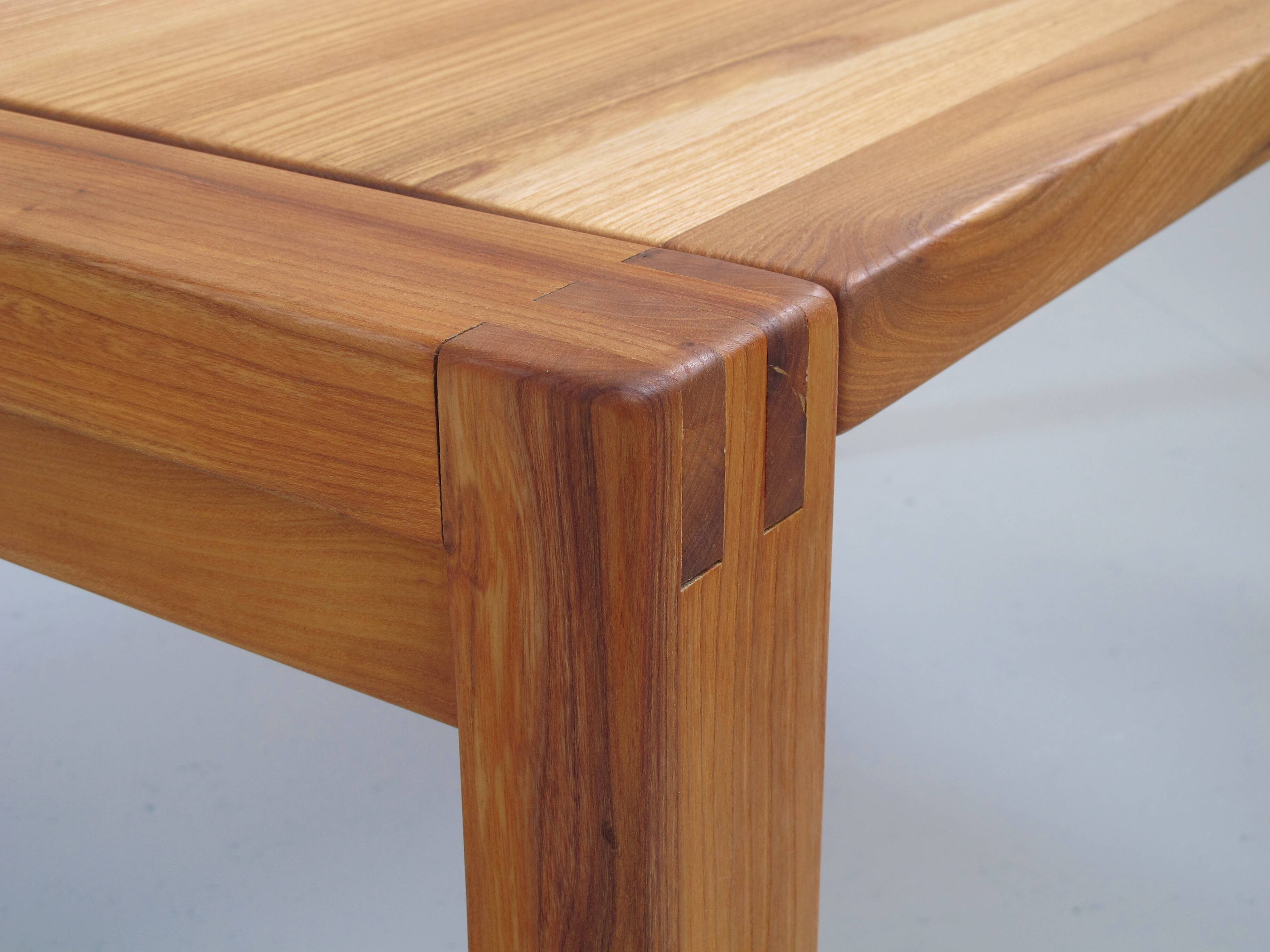 Solid oak table model Vendée at Regain