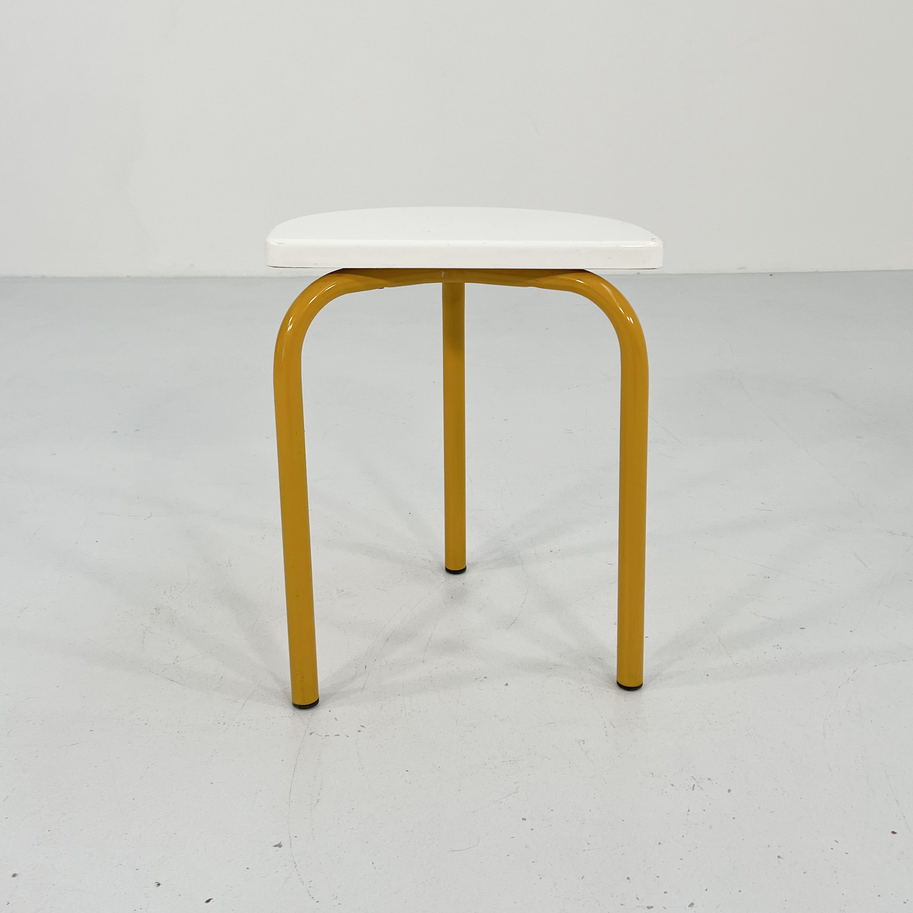 Tabouret tubulaire jaune,1970s