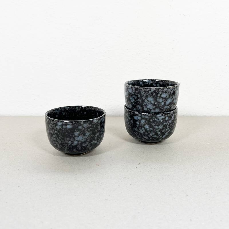 Black and gray ceramic mugs