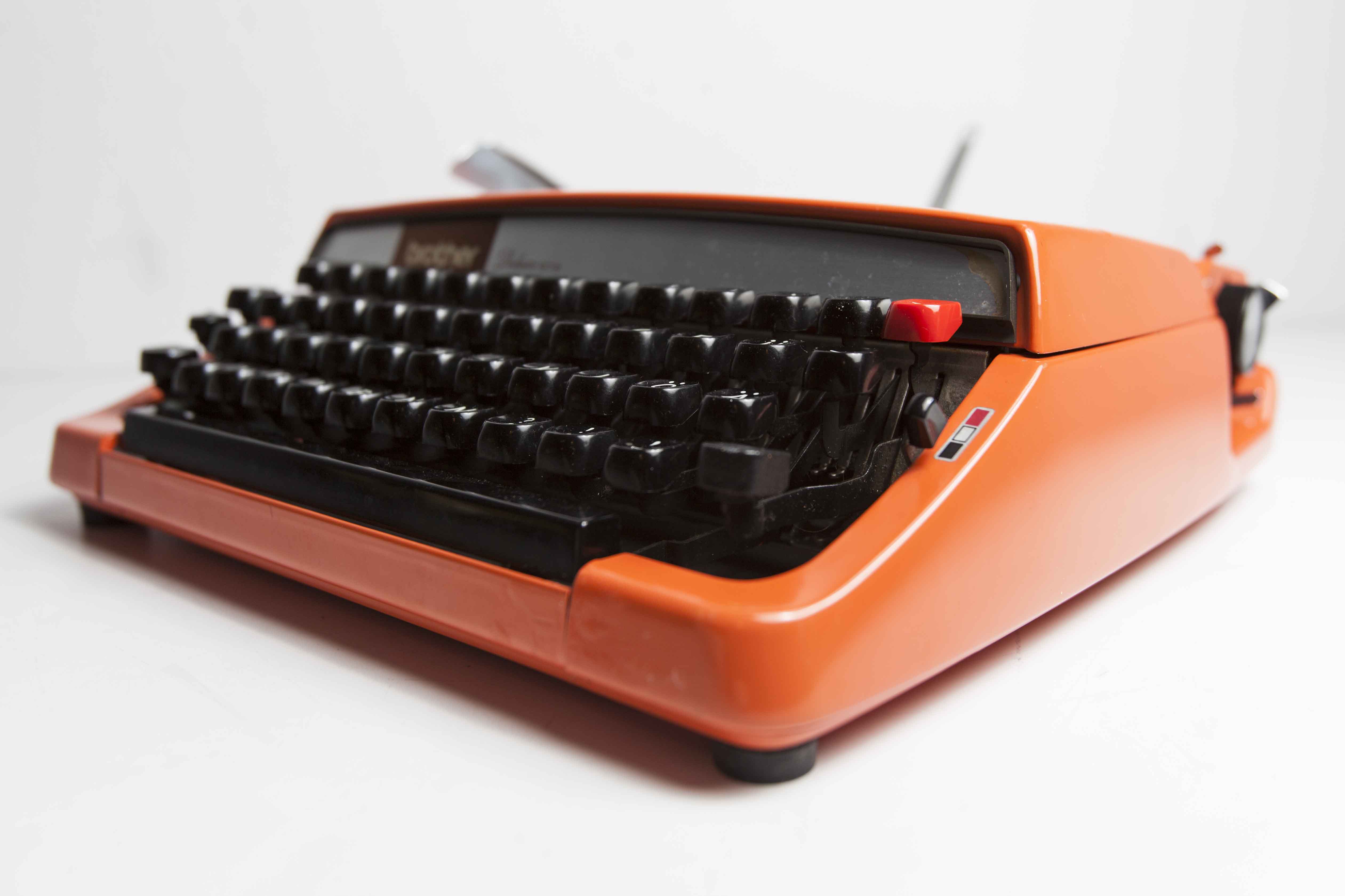 Machine à écrire brother de luxe 879 révisée et ruban neuf qwertz