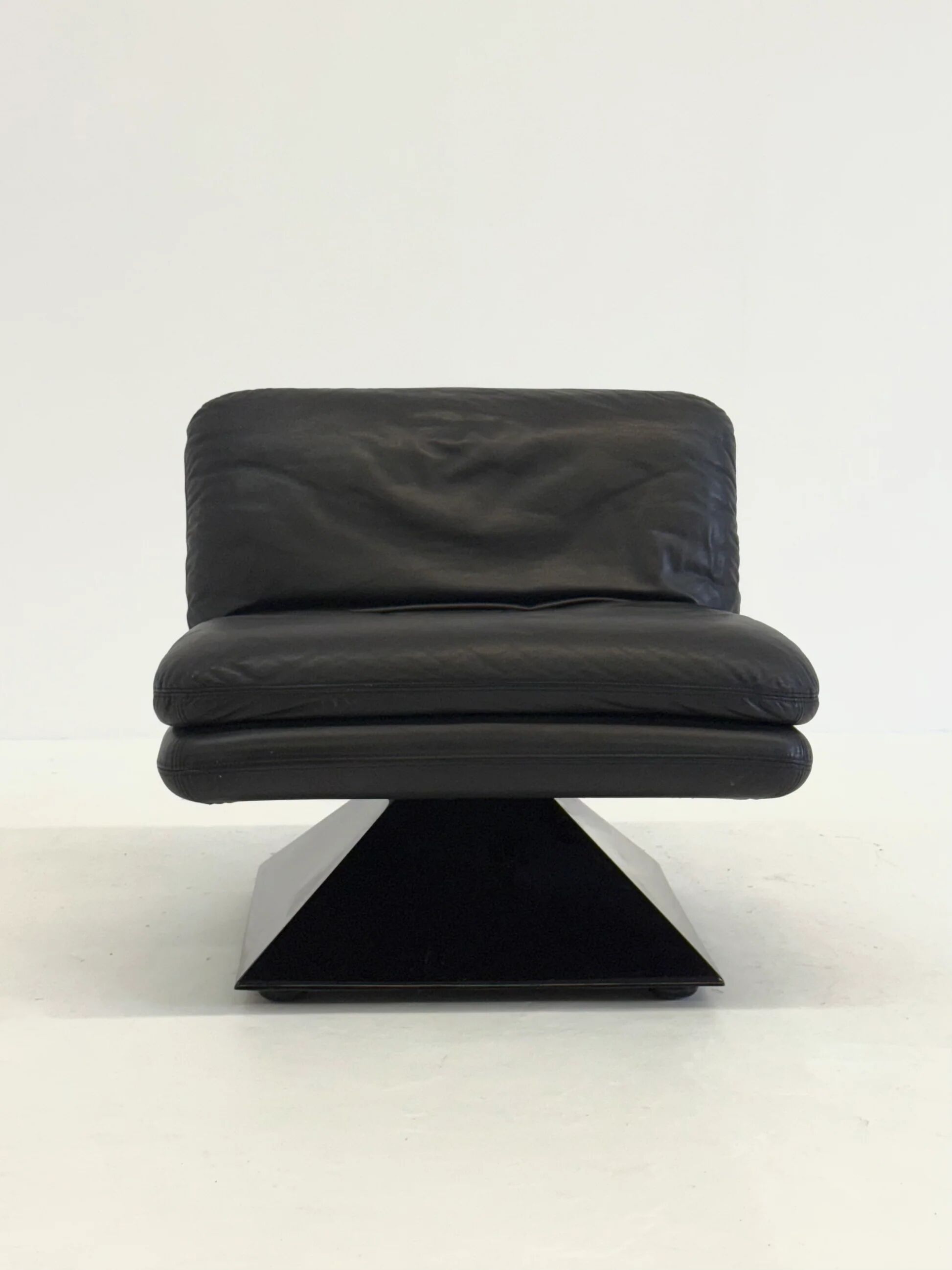 Set of four Hans von Klier armchairs with coffee table for Giuseppe Rossi di Albizzate