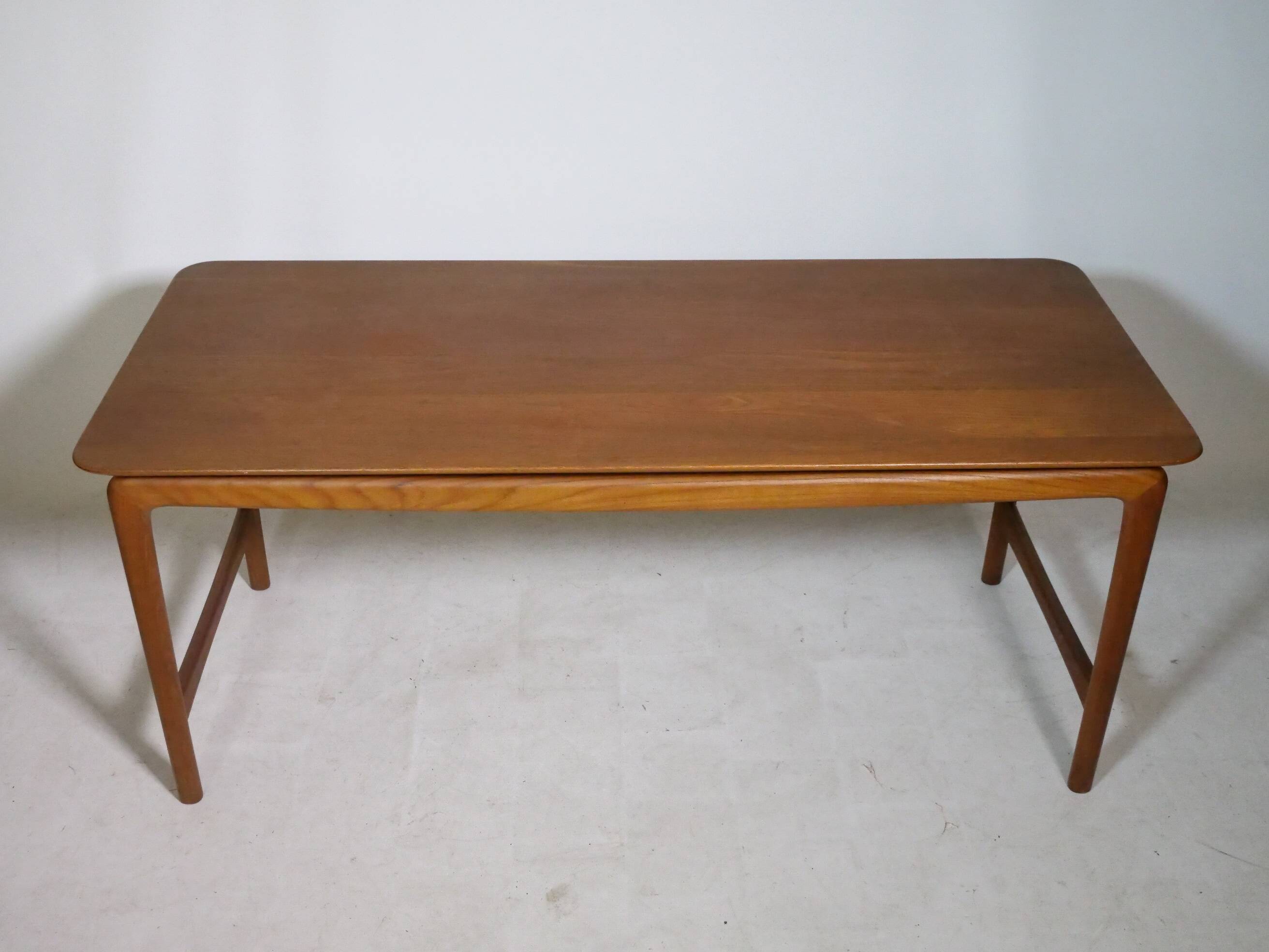 Table basse en teck de Peter Hvidt et Orla Mölgaard Nielsen, FD 15/54, années 1950
