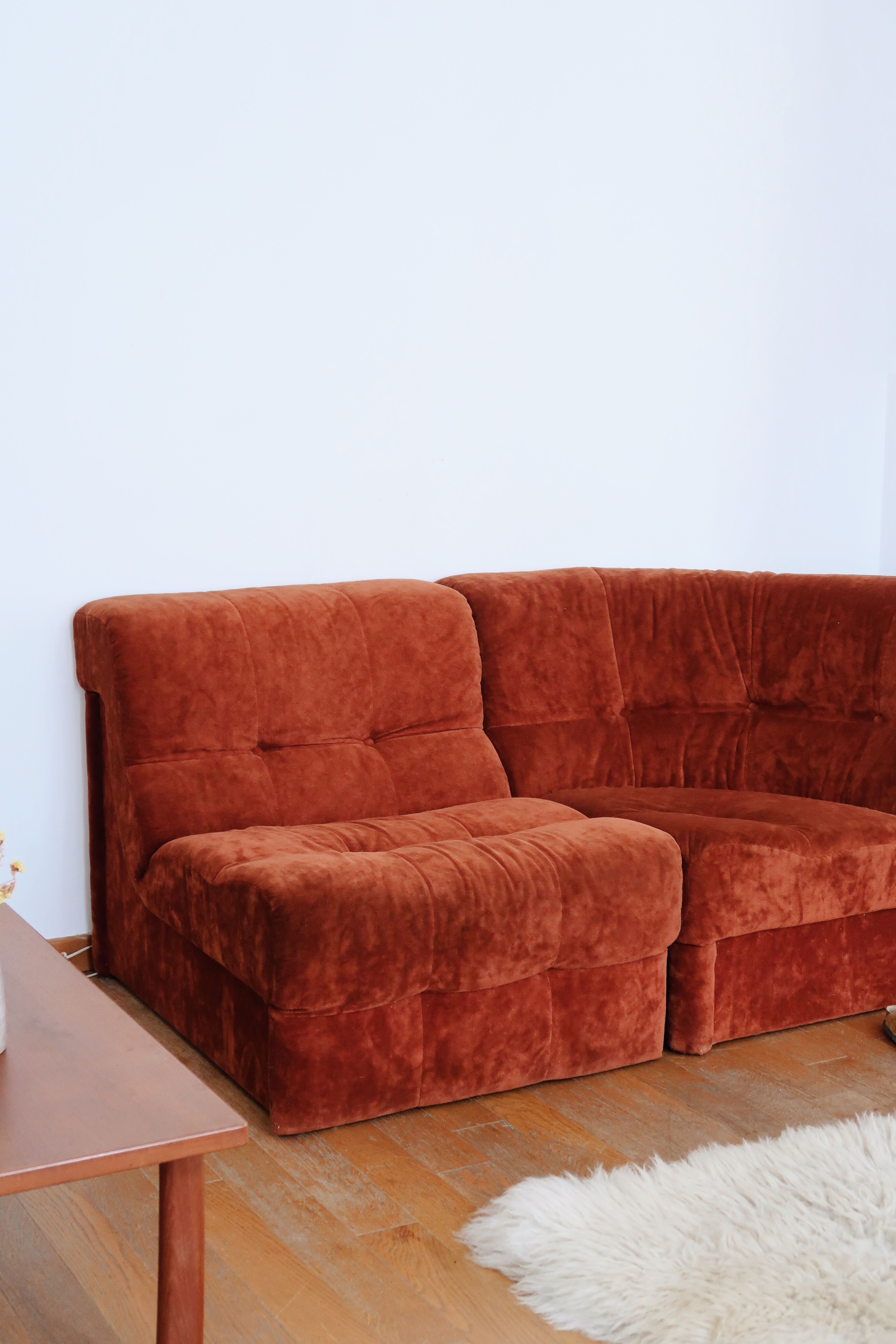 Rusty velvet low chair without arms